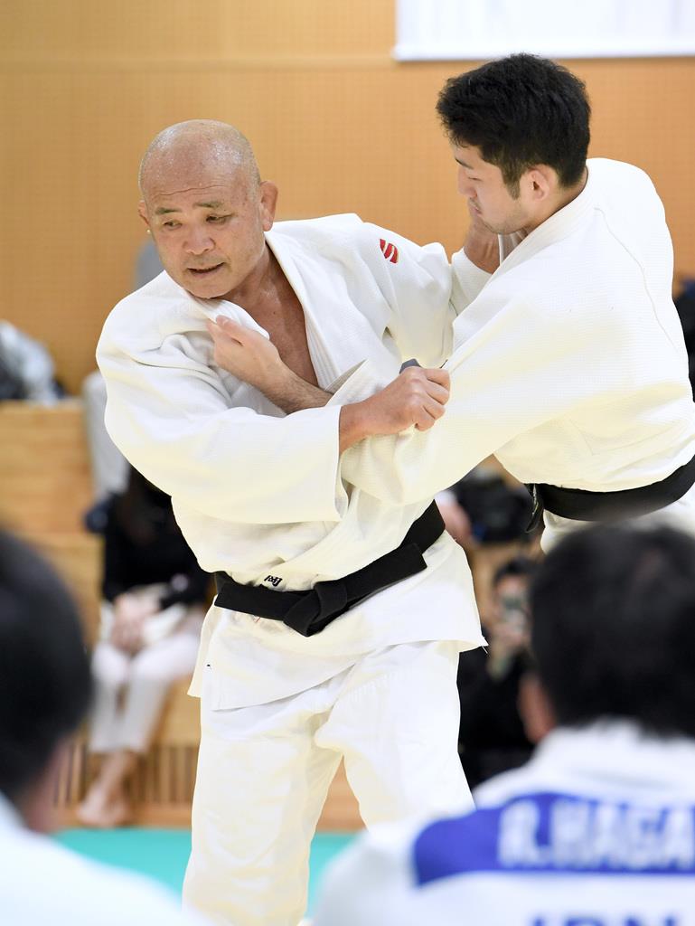 １９６４年東京五輪金の岡野氏が、２０年代表候補らに技術指導 柔道男子強化合宿 - 産経ニュース