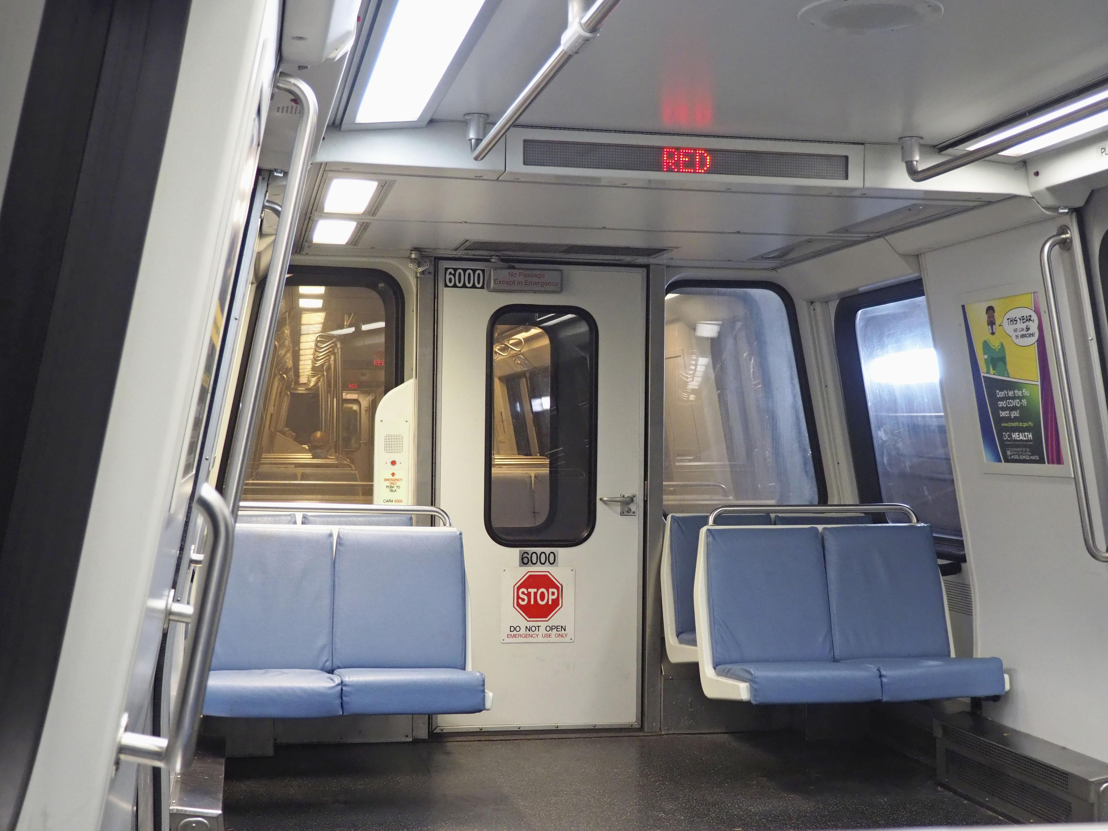 米地下鉄では珍しい連結部分に通路 日立製車両 - 産経ニュース