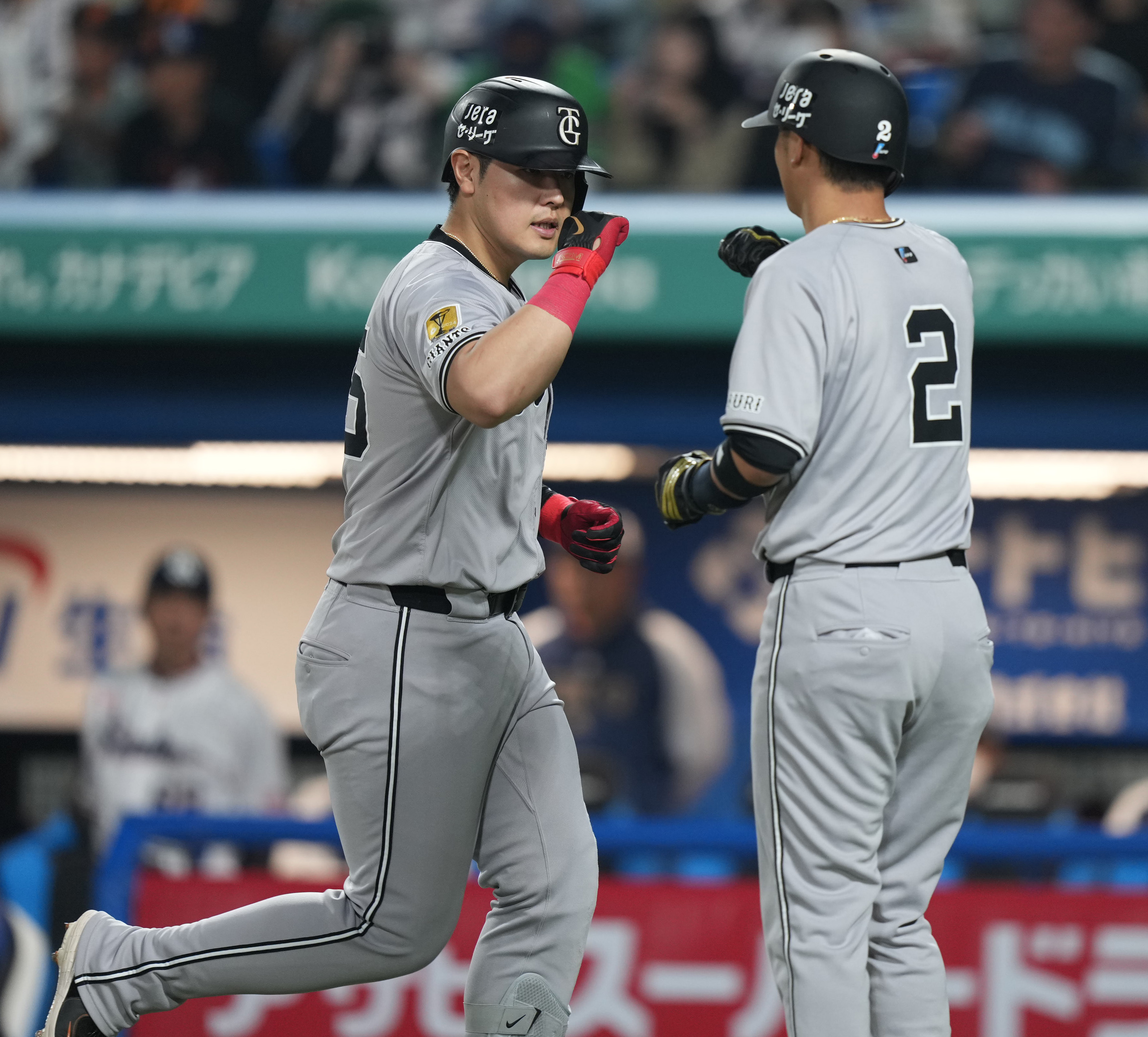 読売ジャイアンツ 岡本和真 6点セット 巨人・岡本和真が6号2ラン 1点差に迫る - サンスポ