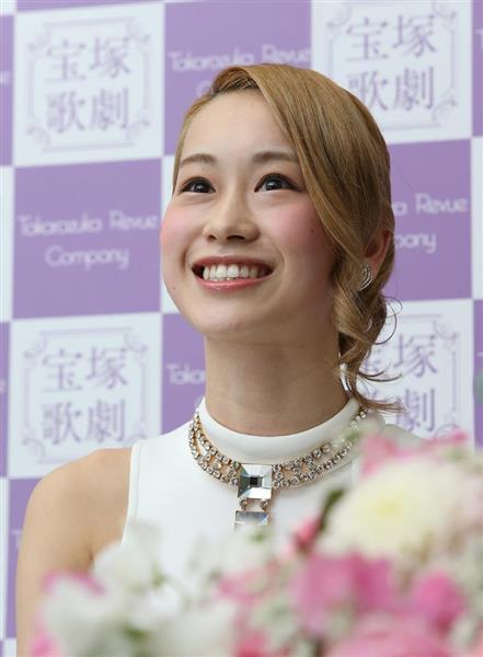 橋本奈実の芸能なで読み 立場が人をつくる 泣くのではと思った退団会見 涙を見せなかった宝塚月組娘役トップ 愛希れいか 1 4ページ 産経ニュース