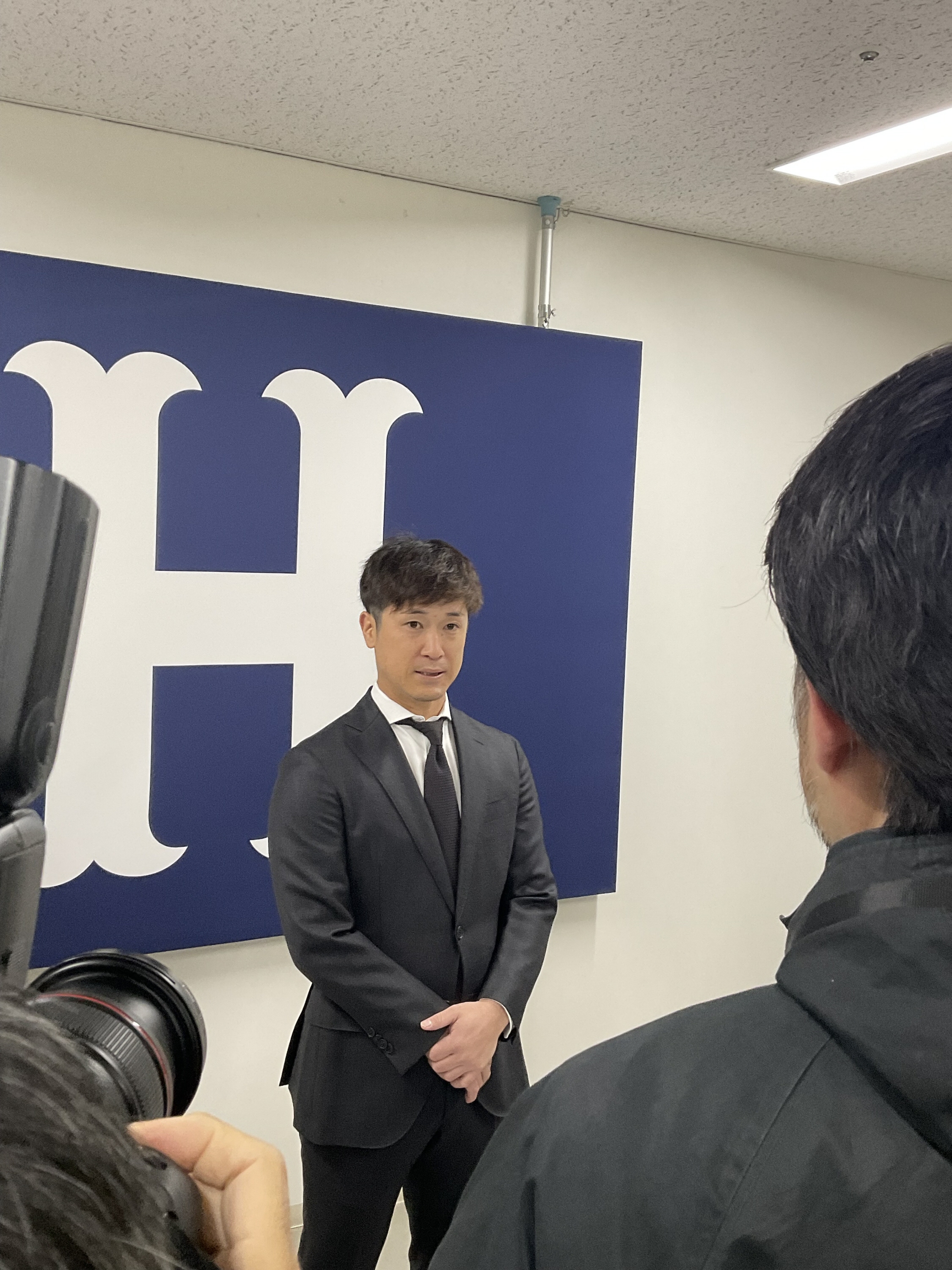 広島・上本崇司は年俸3700万円で更改 球団からは「まだまだ老け込む年