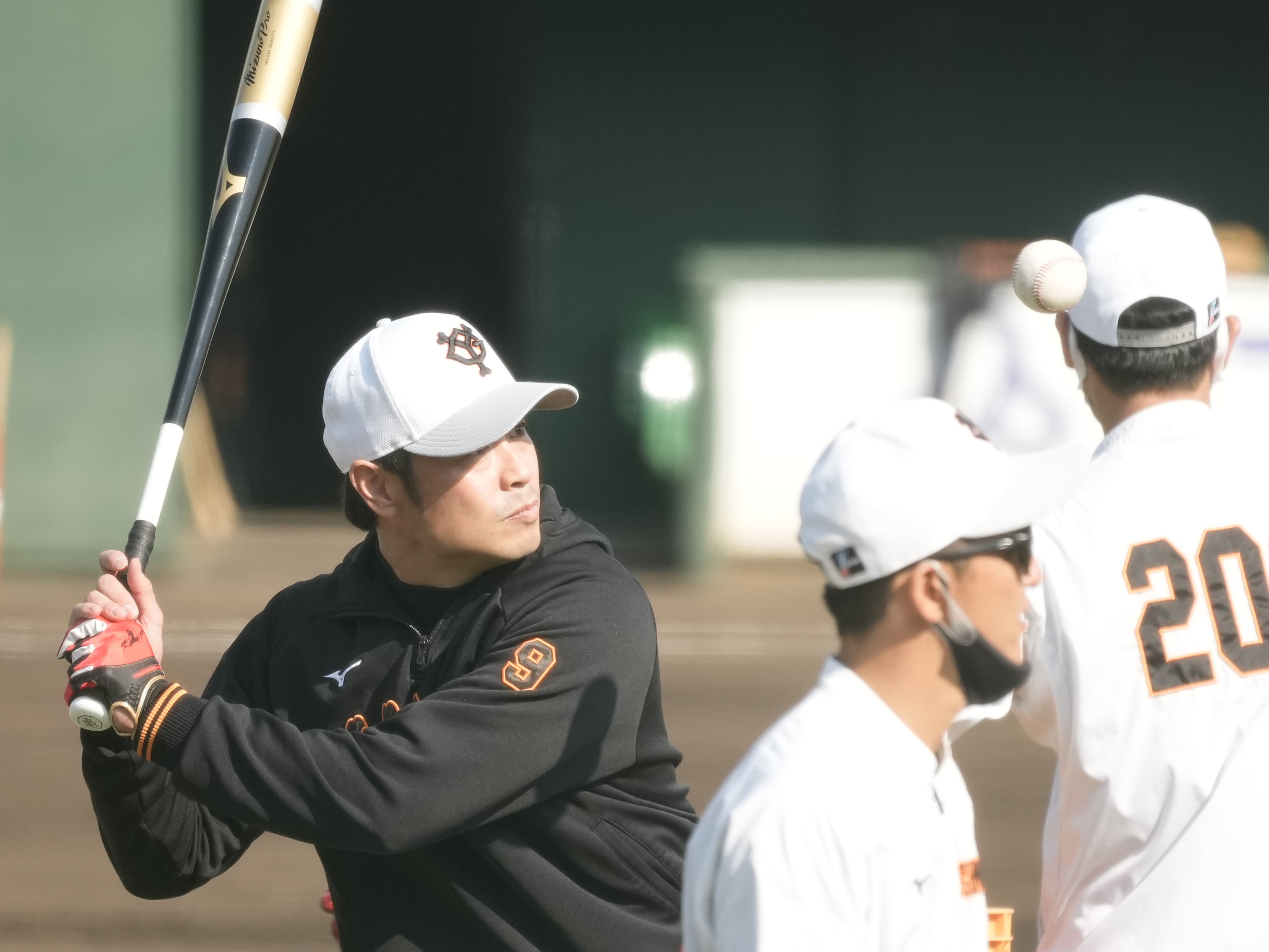 巨人、今季の一塁コーチは亀井善行コーチ 原辰徳監督が方針明かす