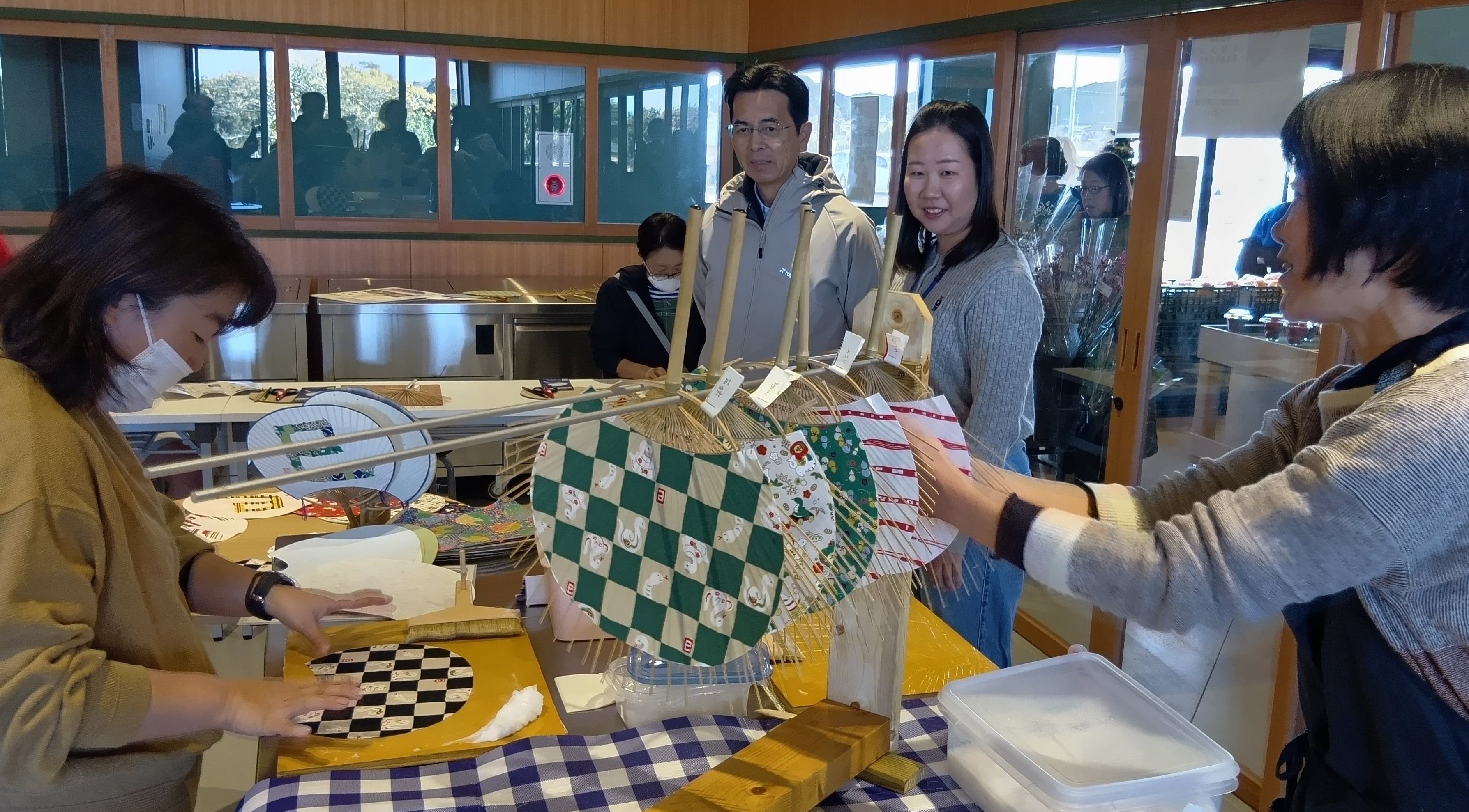 竹しなる柔らかな風 千葉の「房州うちわ」 匠の技光る伝統工芸、積極