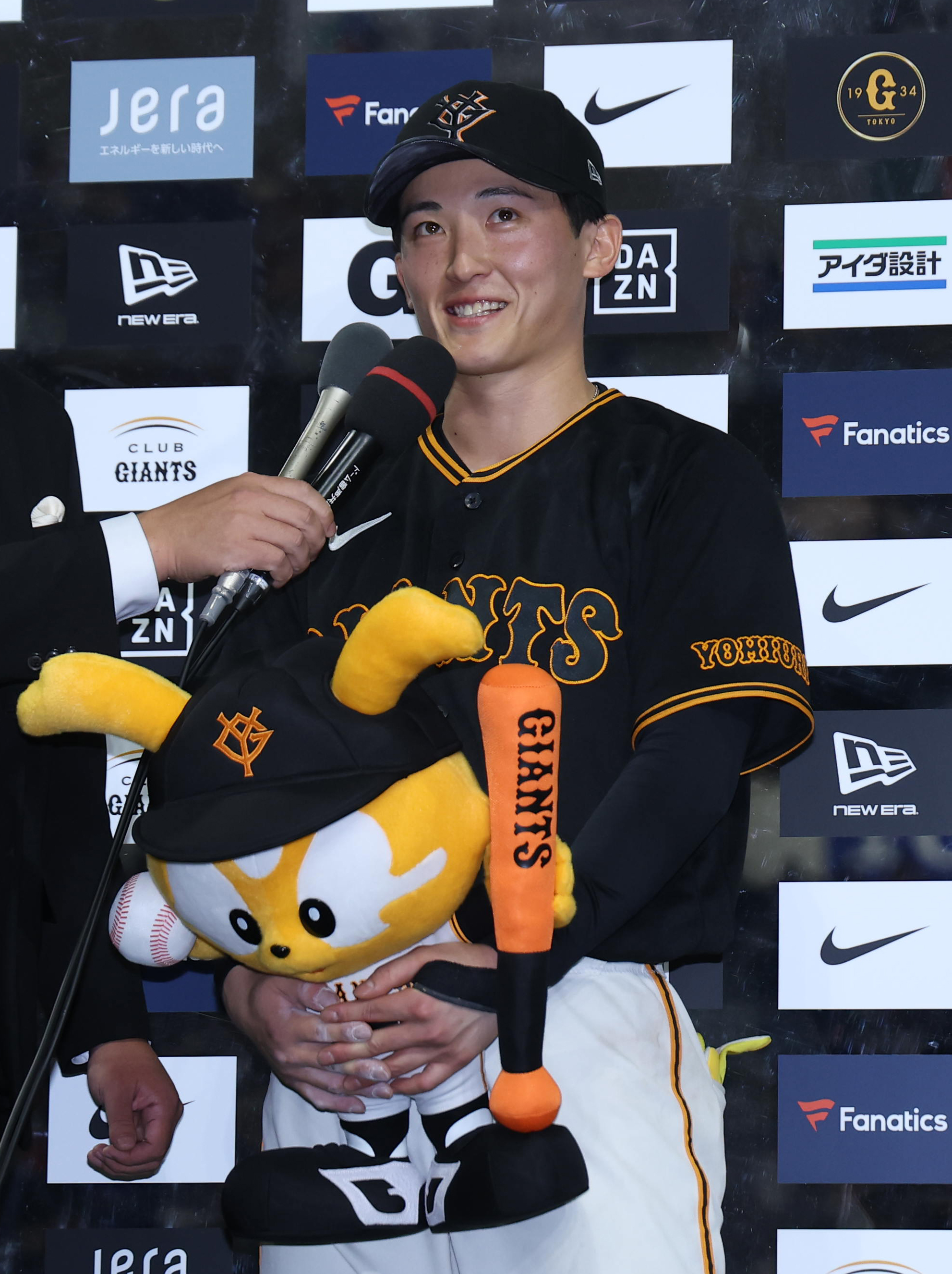 巨人・浦田俊輔、ラガーマンの「足が速い」従兄弟に見せた猛打賞 母は
