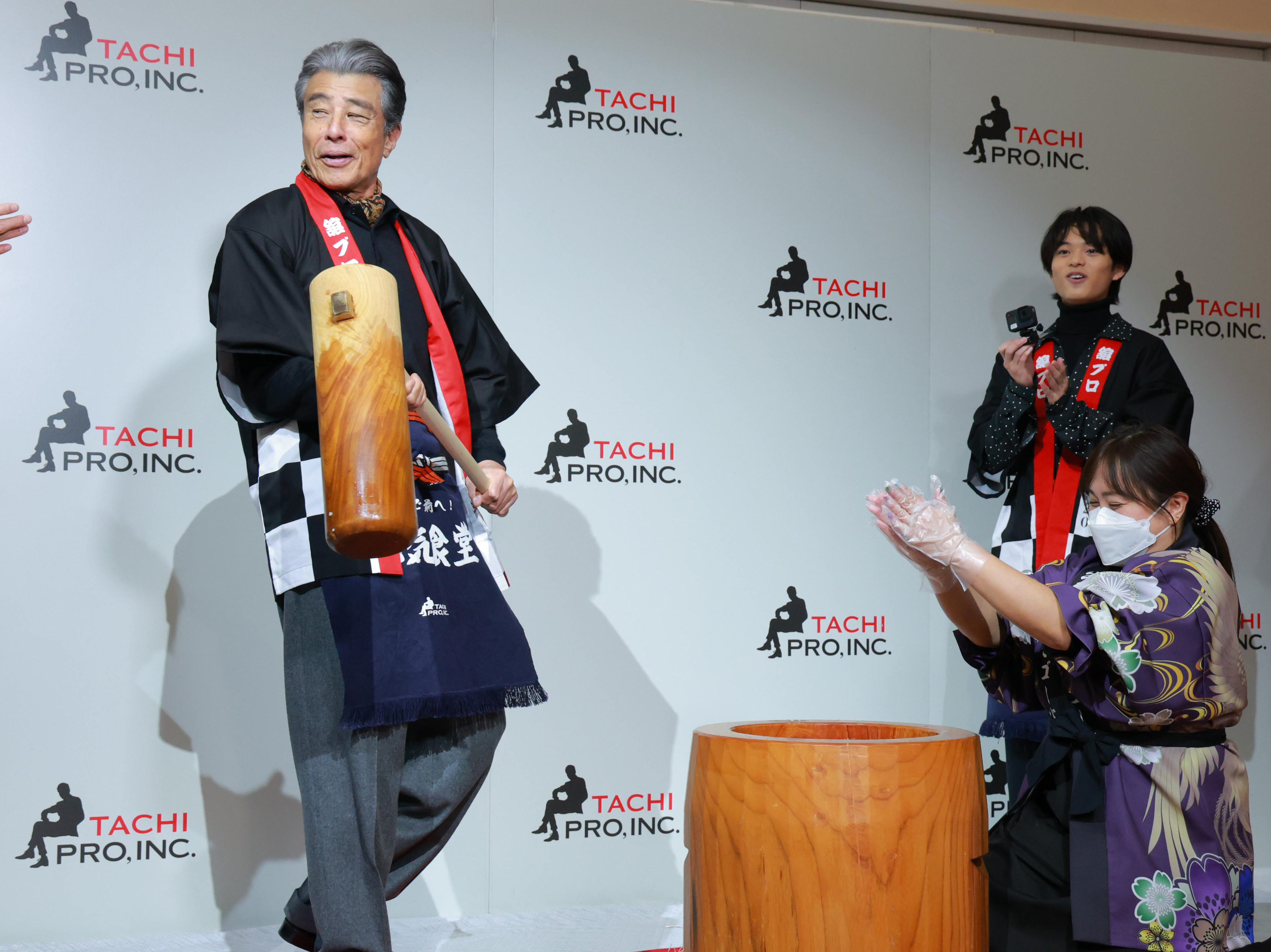 舘ひろし「駆け抜けます！！」午年にちなみ抱負 黒川想矢、明生も参加
