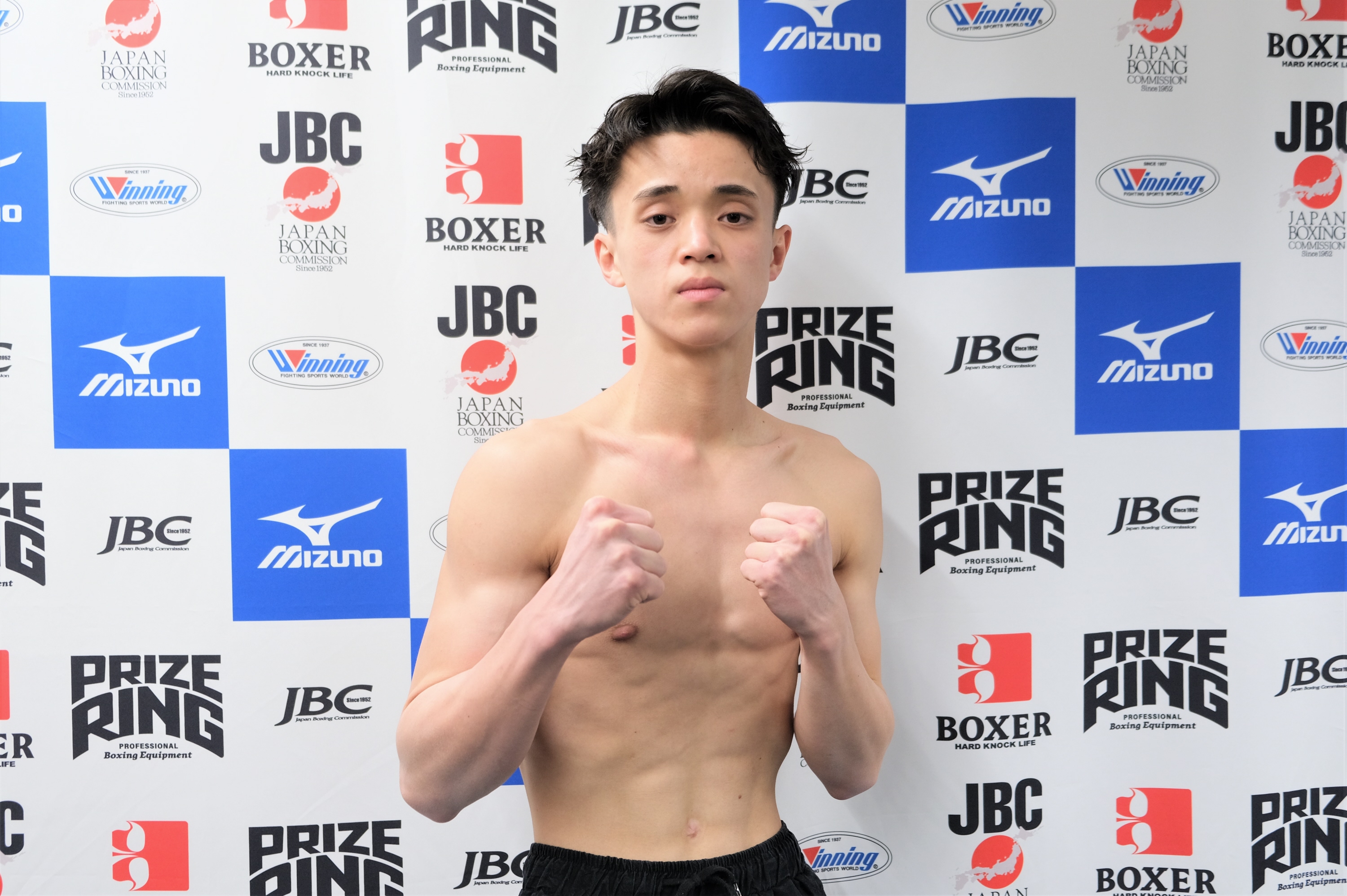 ボクシング】輪島功一氏の孫、磯谷広太がプロデビュー戦の前日計量