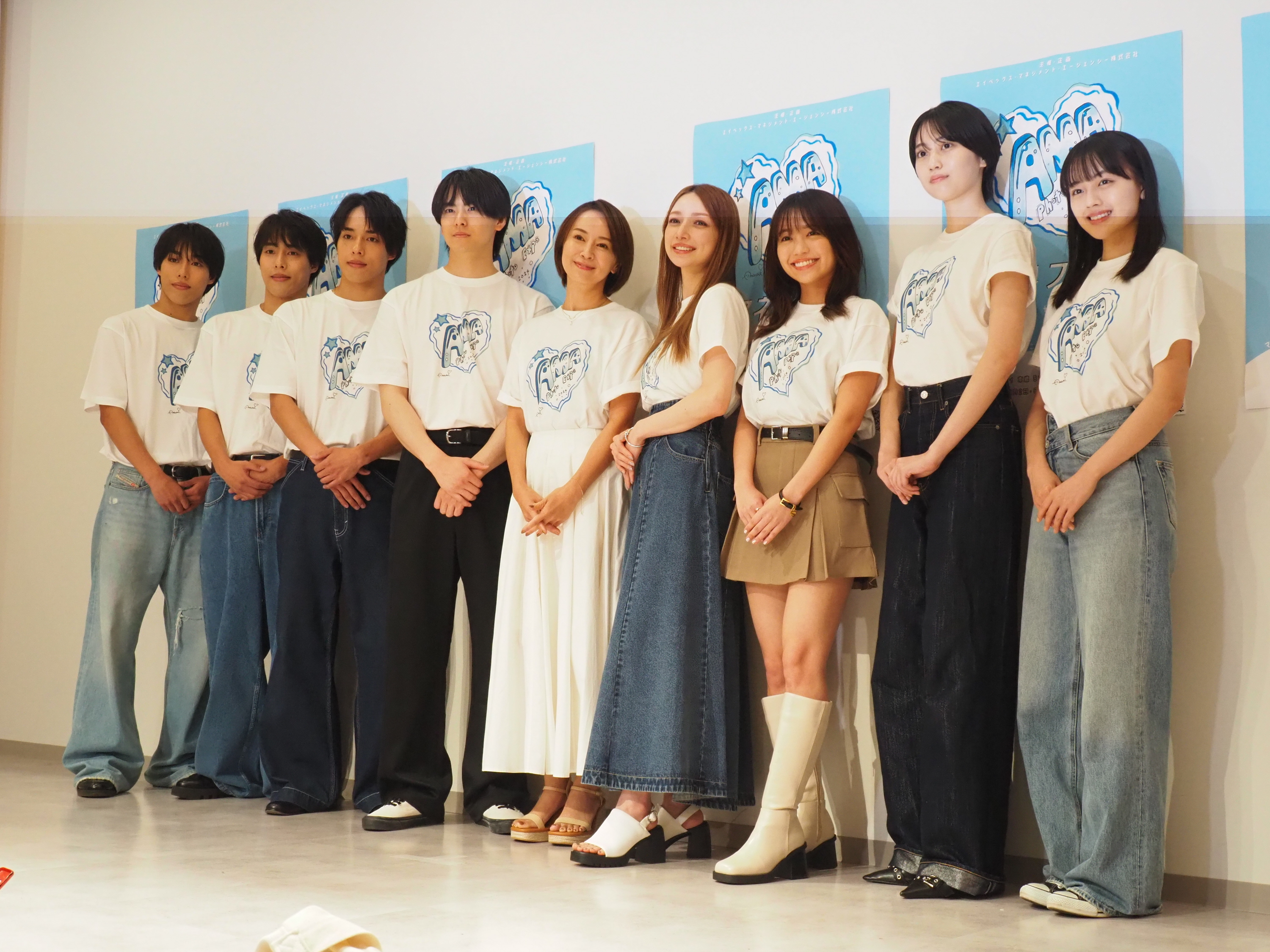 鈴木亜美、マネジャー撮影の写真展に自信「力の抜けた表情を見てほしい