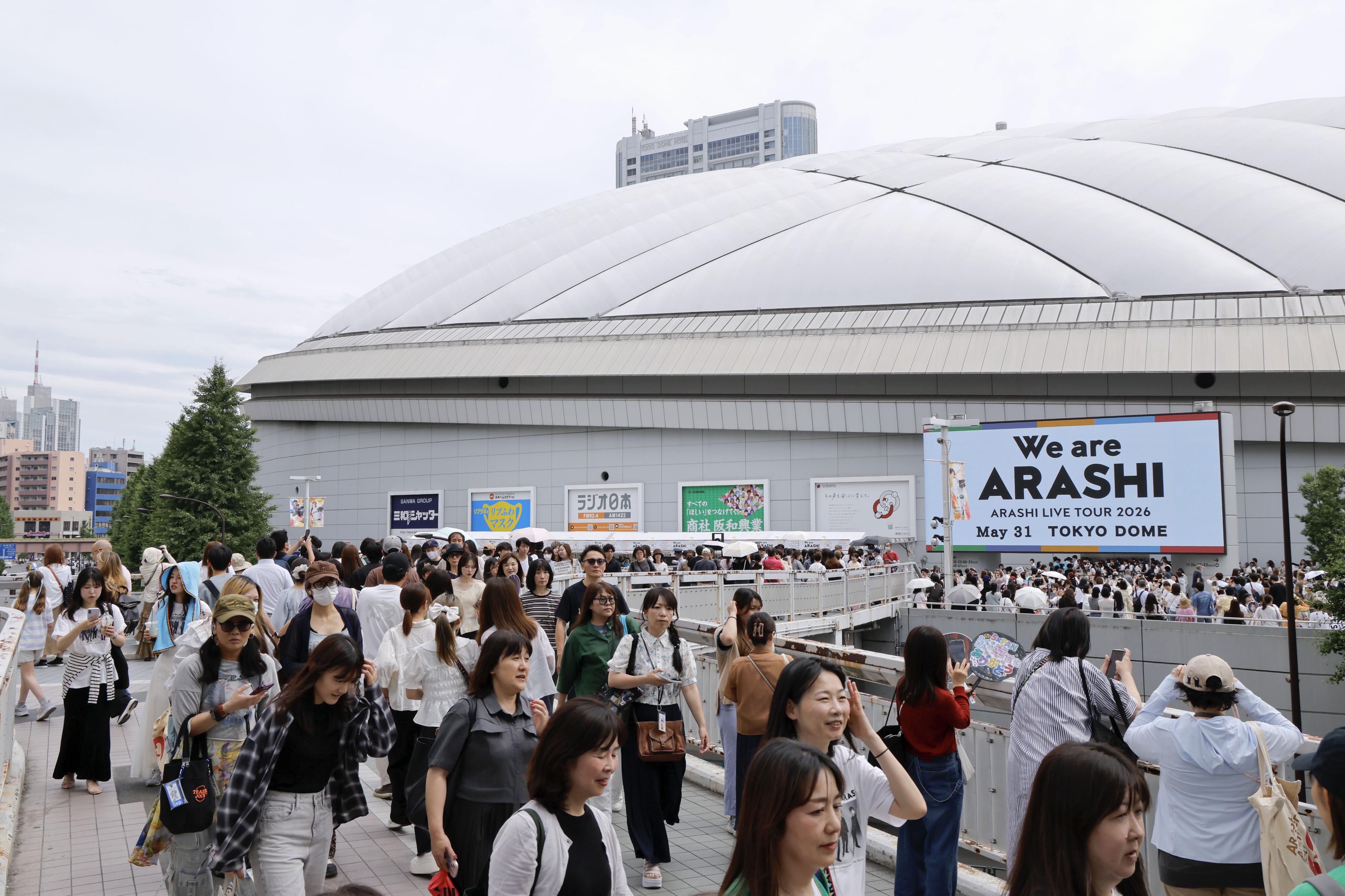 嵐が活動終了「それぞれの道歩んでいきます」 26年半…涙の最終公演