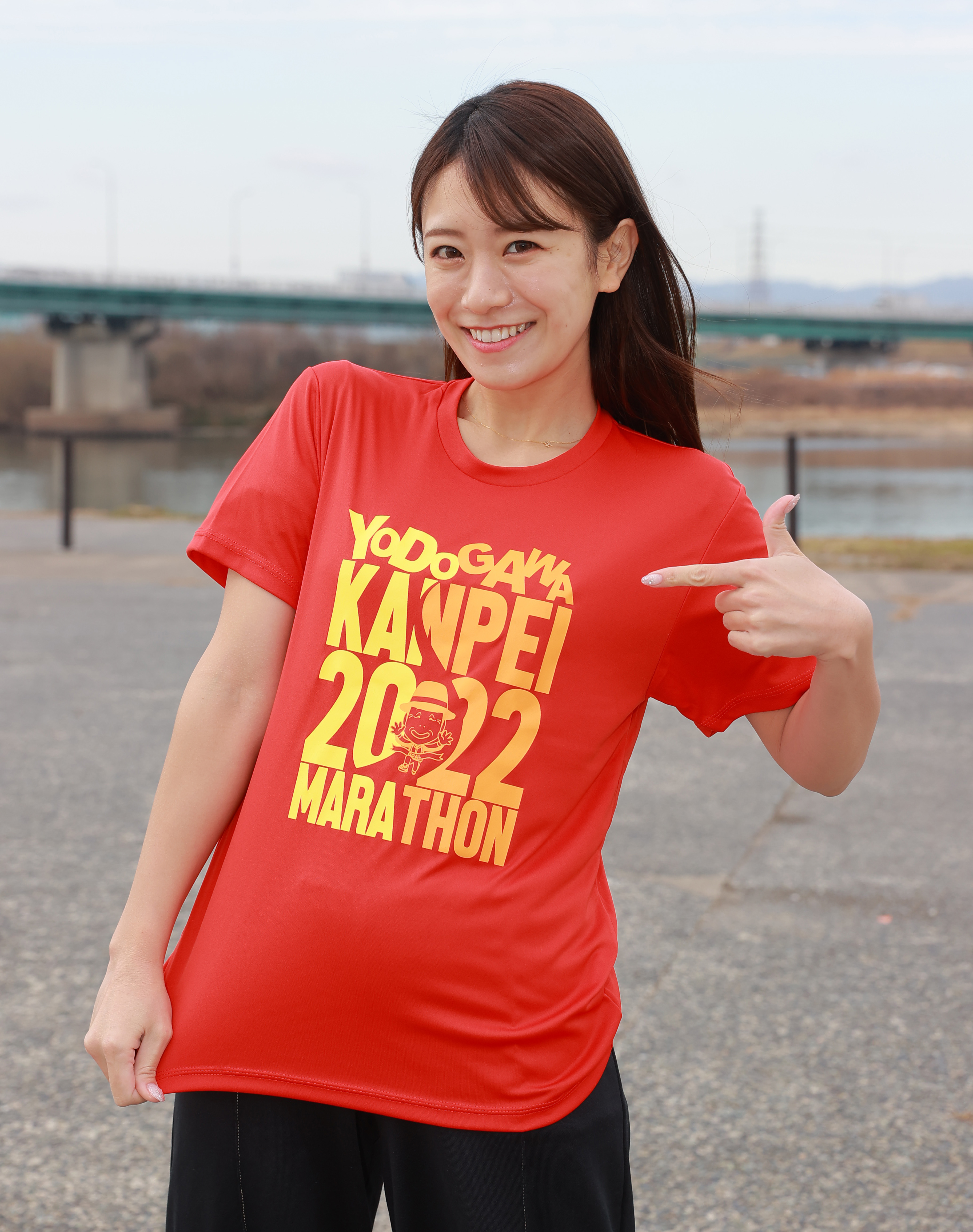 福本愛菜「全員一色になれたら」今年の寛平マラソンＴシャツは赤／淀川