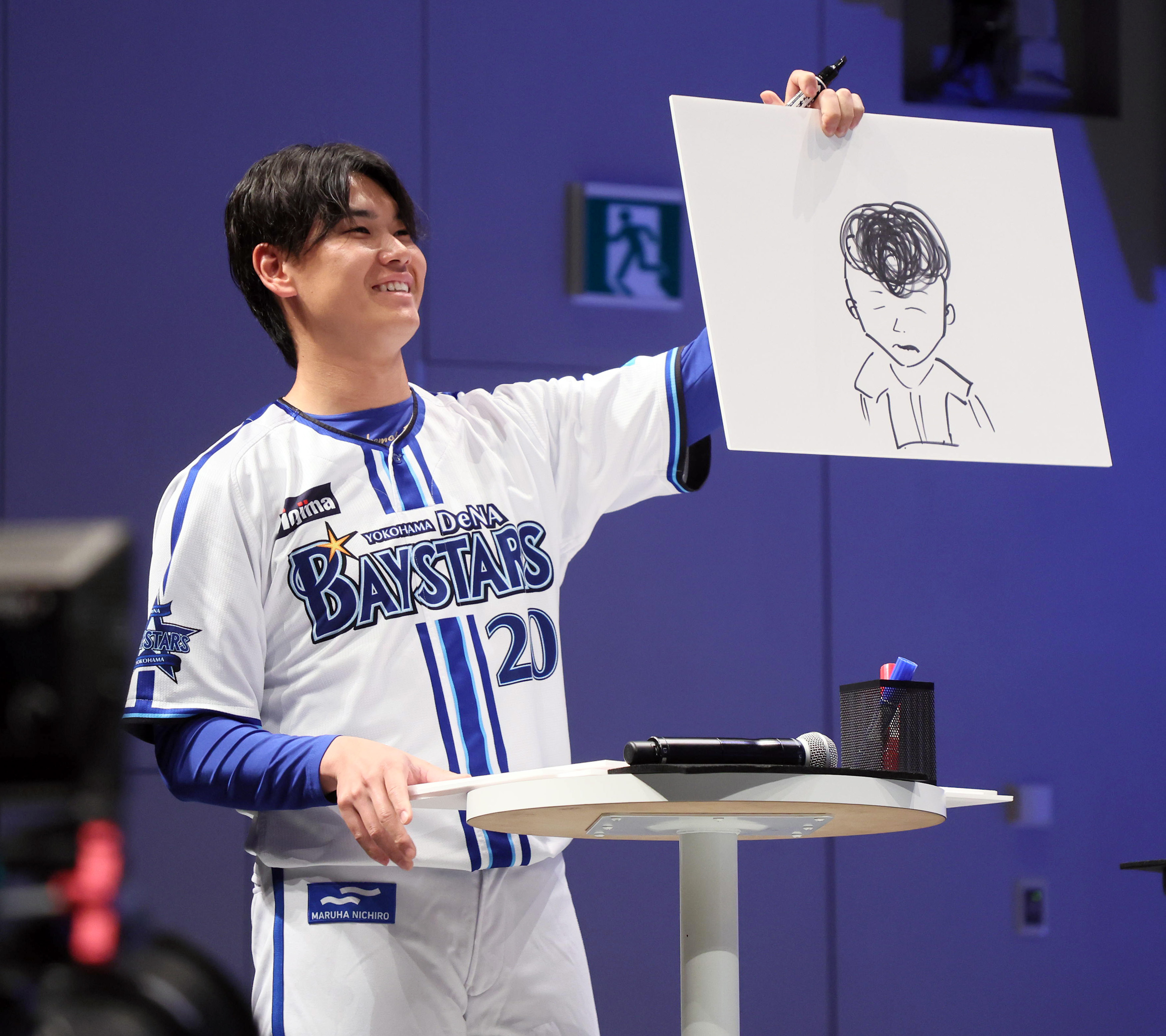 DeNA・坂本裕哉、現役Dで加入の高校の後輩・浜地真澄を歓迎