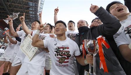 早大、11季ぶり16度目の日本一！新国立で「荒ぶる」／大学選手権
