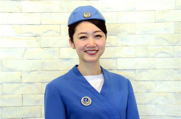 制服図鑑（客室乗務員編）】4代目は唯一のスカイブルー 鶴丸ブローチ