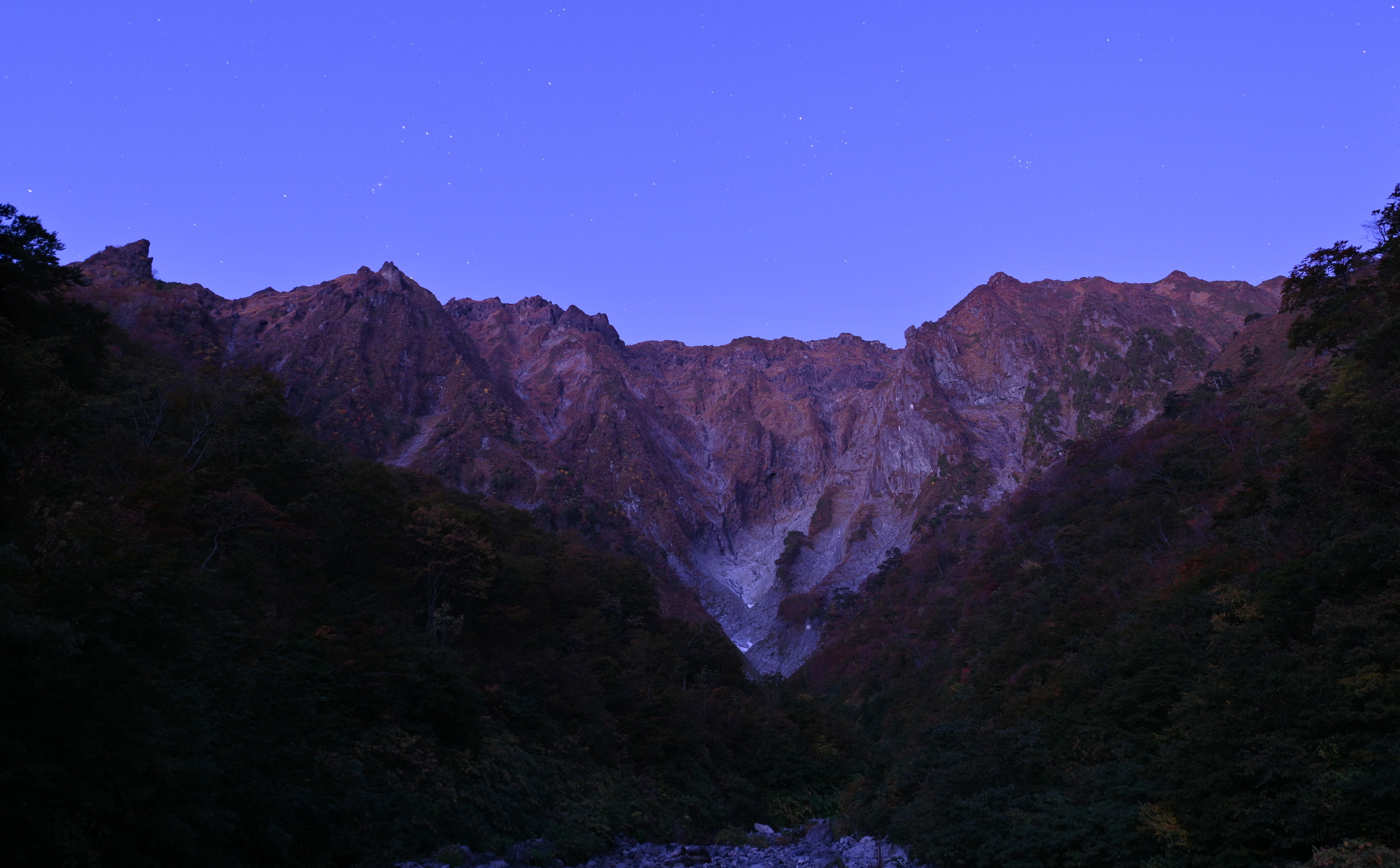ふるさと富士】四季の移ろい楽しむ屈指の岩壁 谷川岳 - 産経ニュース