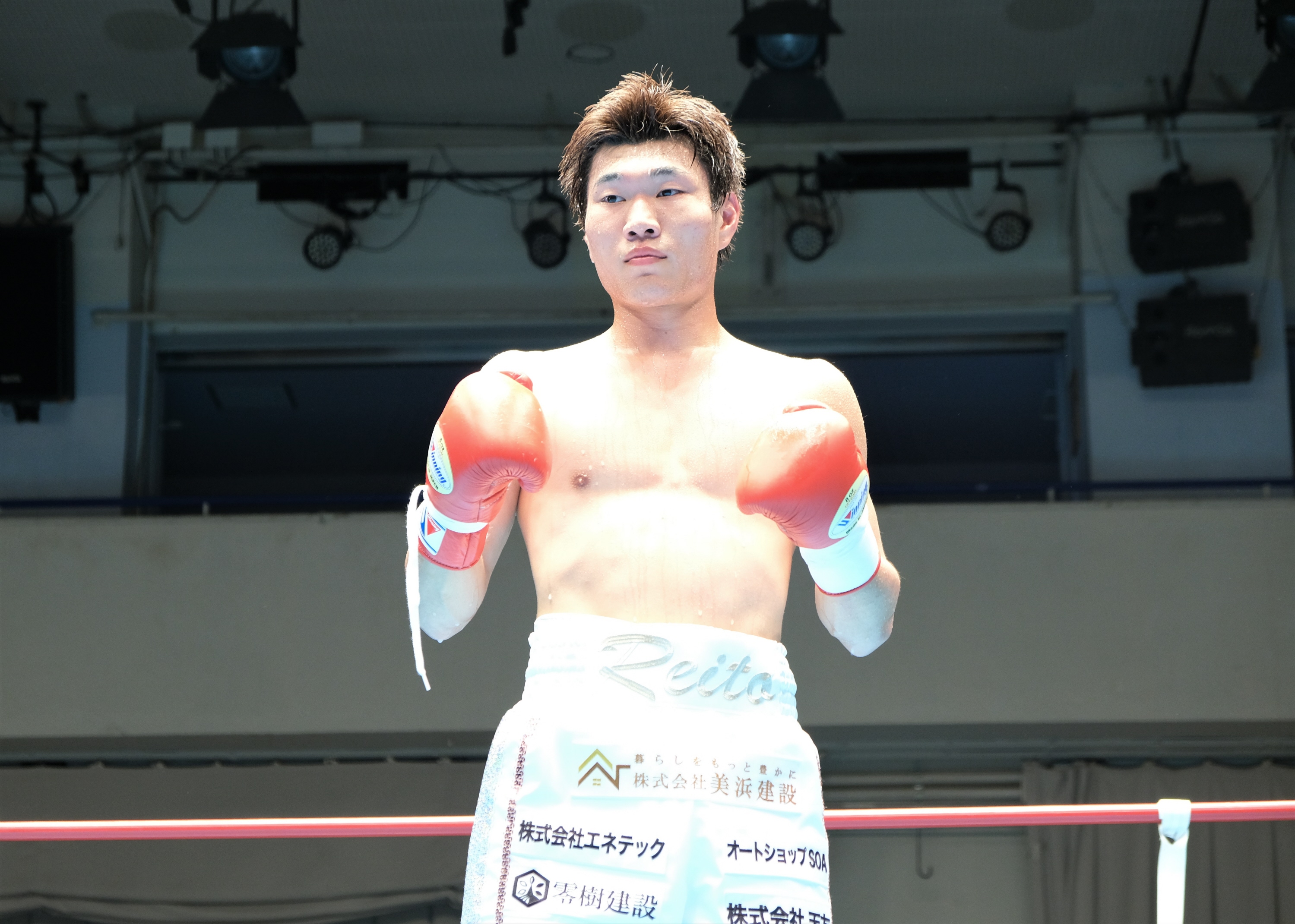 ボクシング】高校３冠の高橋麗斗、前日計量で体重超過したヤン・ユーメンに３回ＫＯ勝ち プロデビュー戦白星 - サンスポ