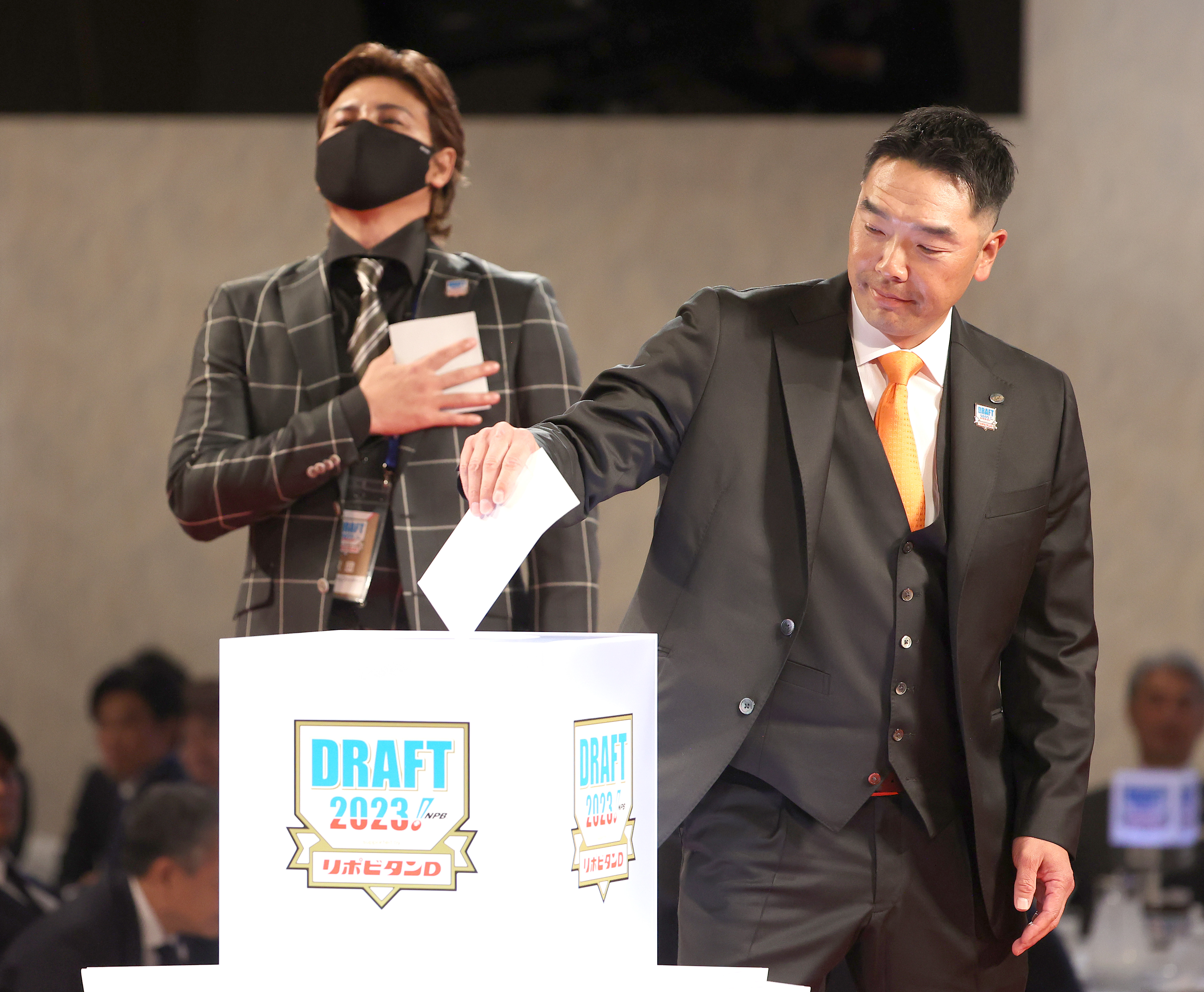 新庄剛志監督 200号記念 黄金 バット ナンバー1