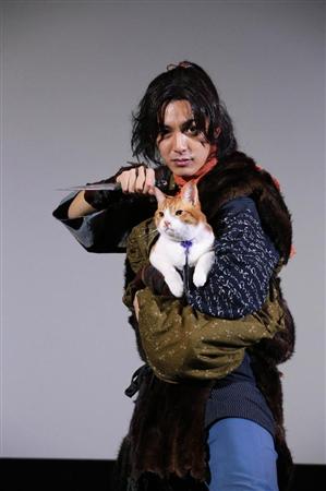 大野拓朗、『猫忍』相棒は8・5キロ「重みがいとおしい！！」 - サンスポ