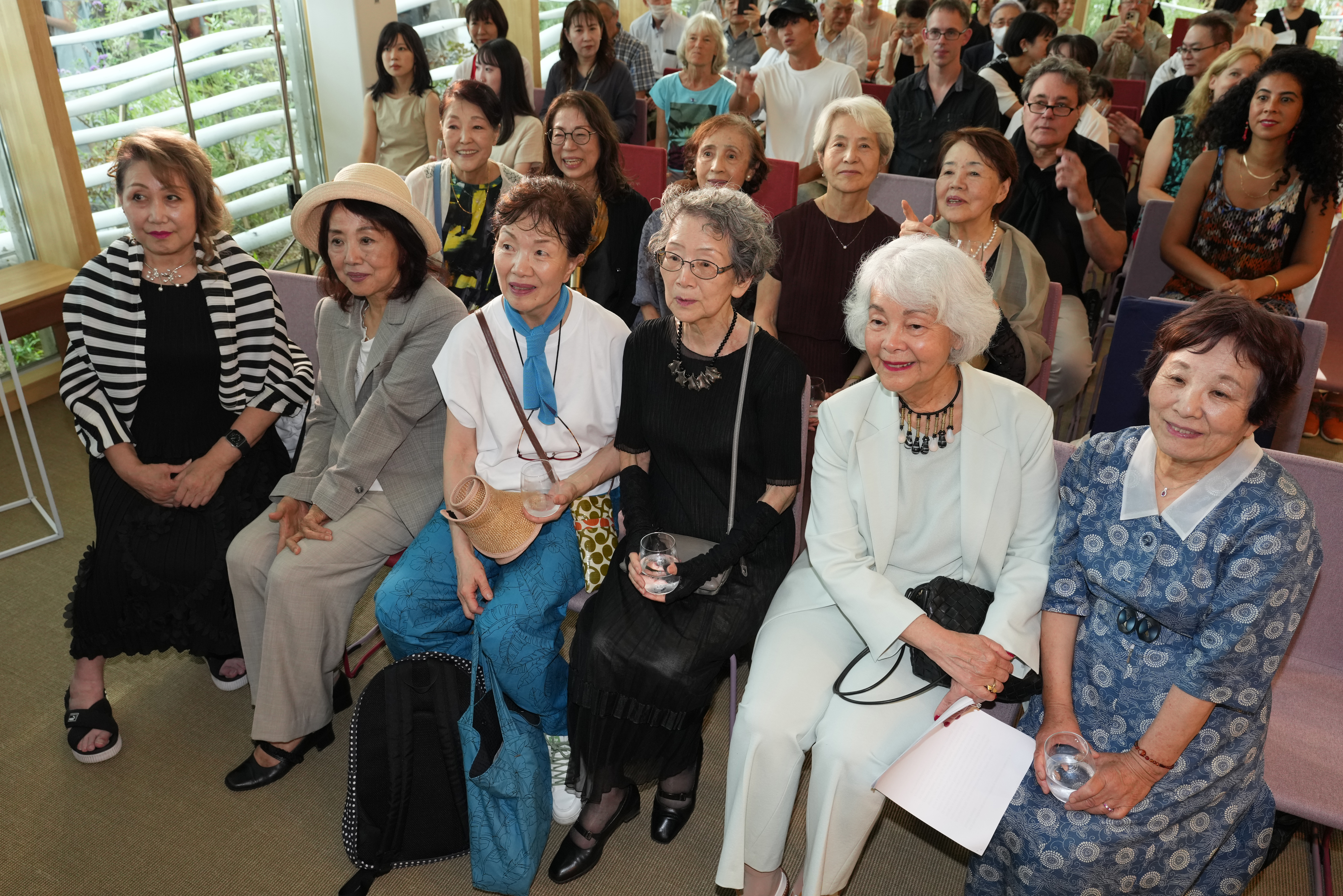 人生大きく変えた経験」 万博オランダ館で55年ぶりの〝同窓会