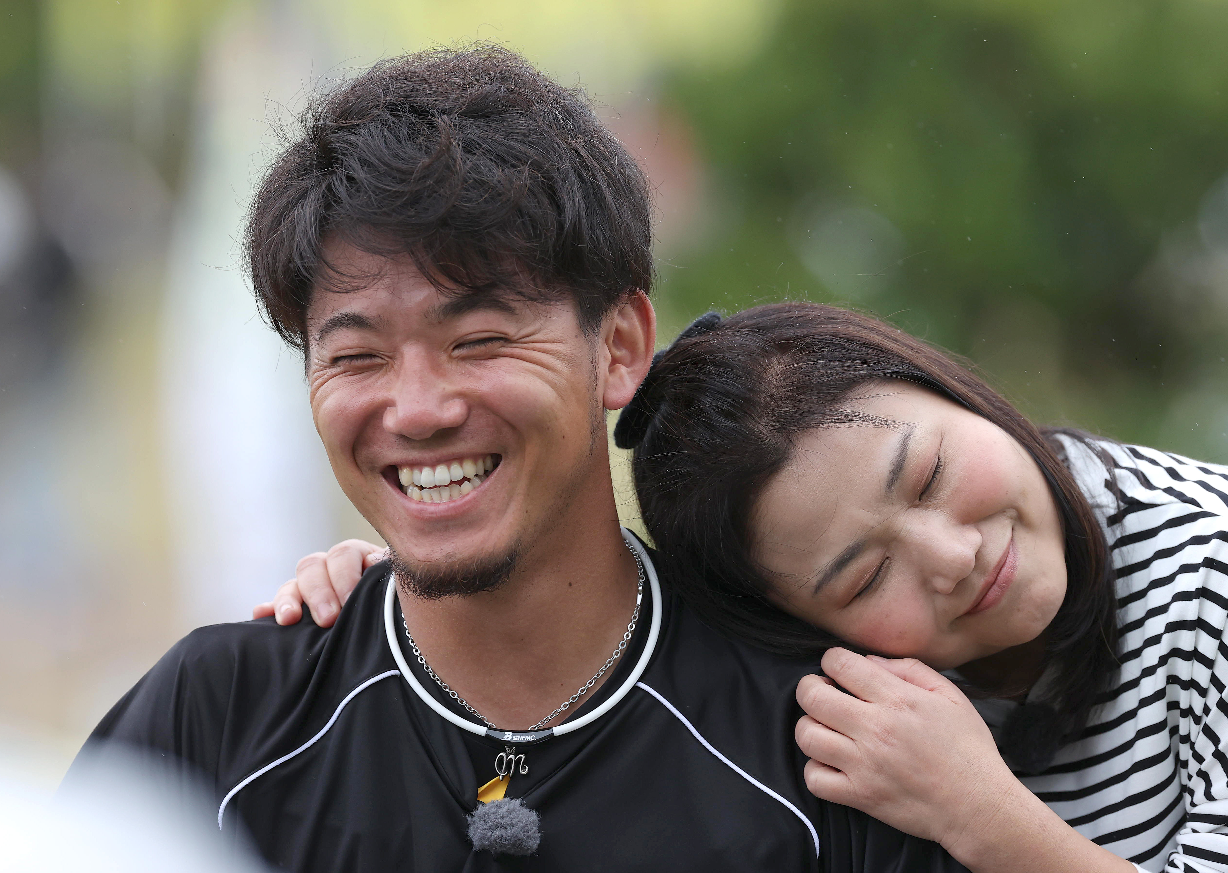 島田珠代、間寛平GMと笑撃キャンプ取材 阪神・伊藤将司