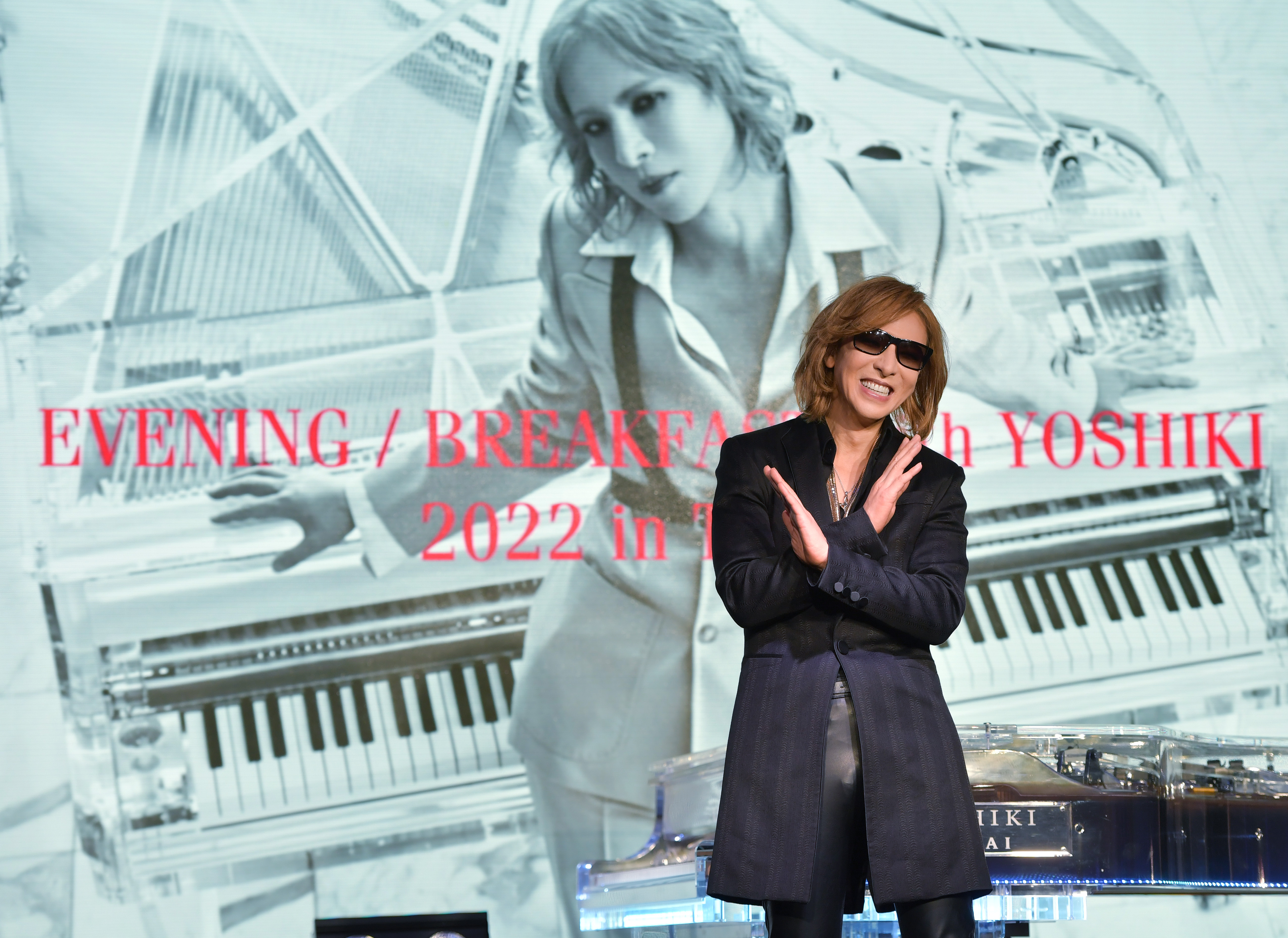 ｙｏｓｈｉｋｉ ２年ぶり帰国で会見 ３年ぶりのディナーショー発表 最後はサンタになる サンスポ