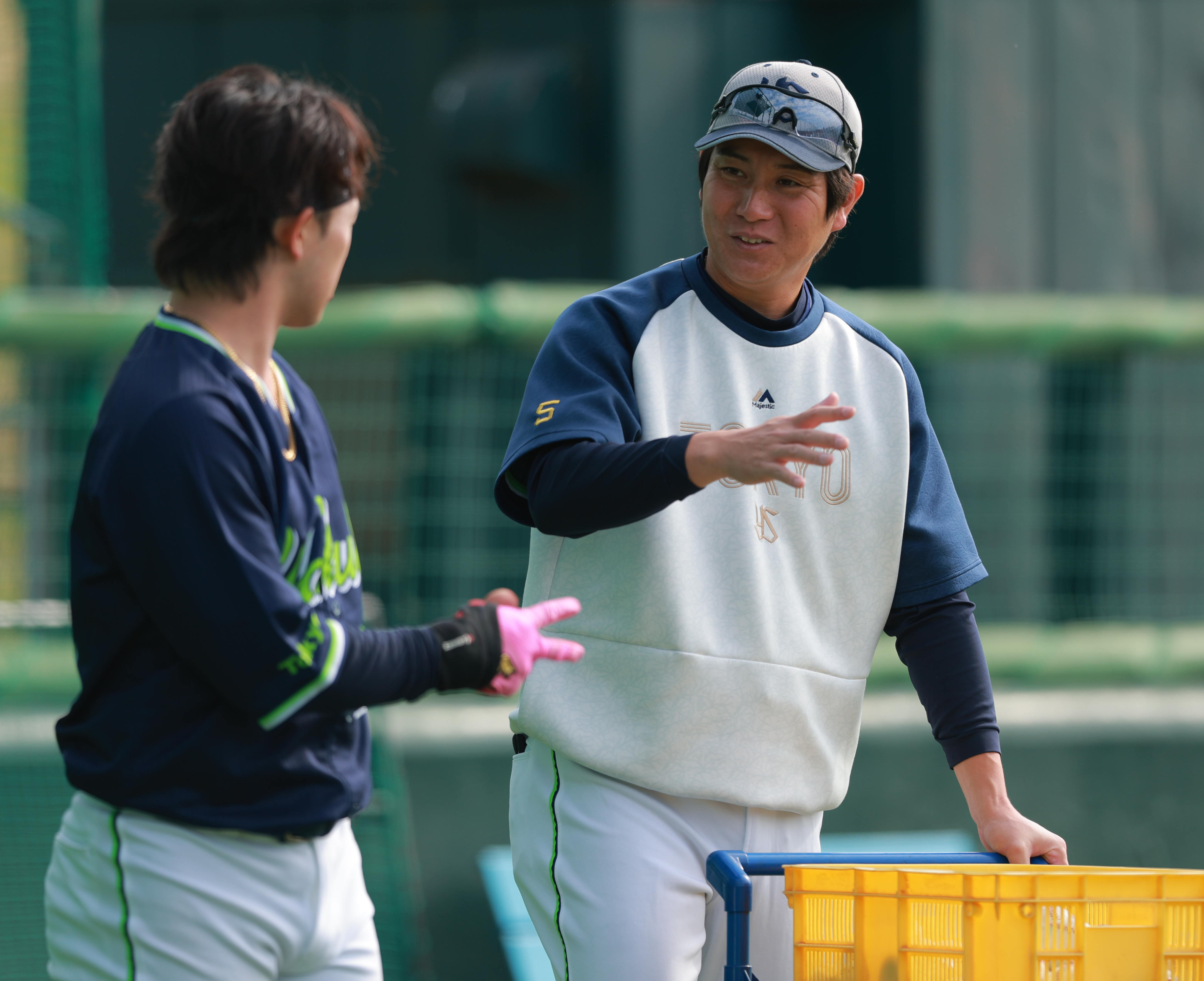 ヤクルト・川端慎吾コーチ、指導者としてユニホーム着て「変な感じ