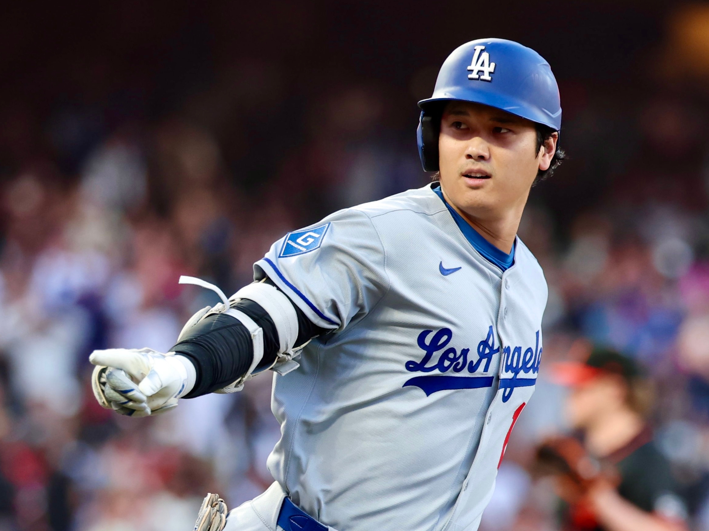 MLB】大谷翔平の野球カード、4億7000万円 金色のロゴ付き、世界で1枚