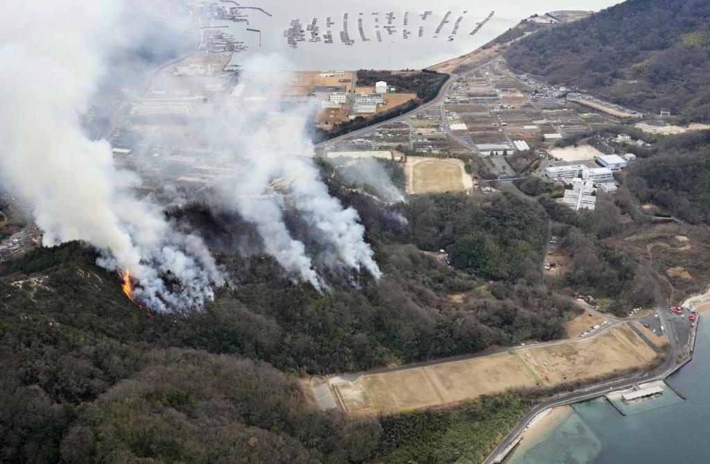 爆破訓練中に砂が高温に、山林へ飛散し火災原因か 広島の海自射撃場