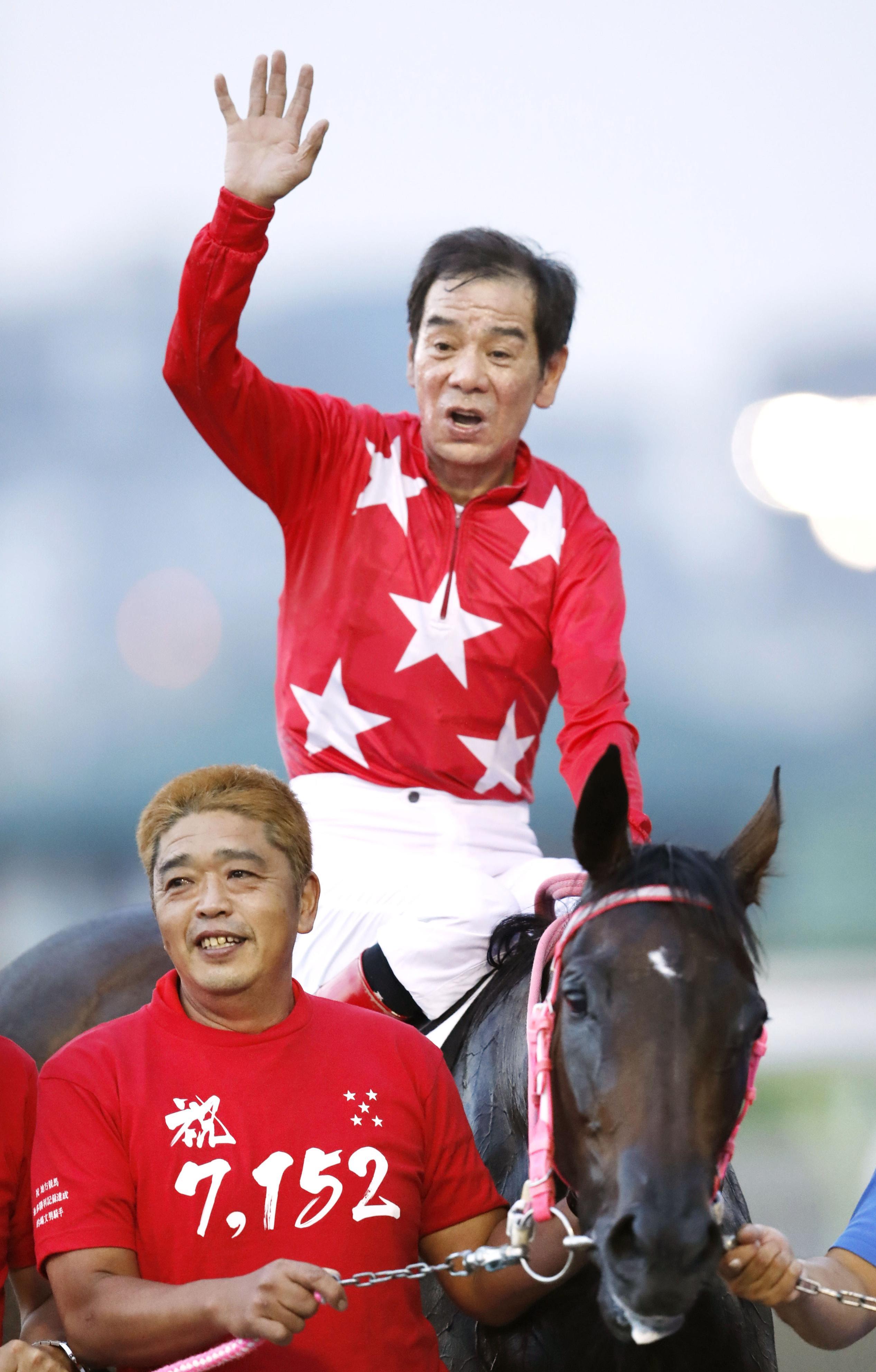 大井の帝王」的場文男騎手が引退 地方最多の7424勝、68歳 昨年2月に膝 