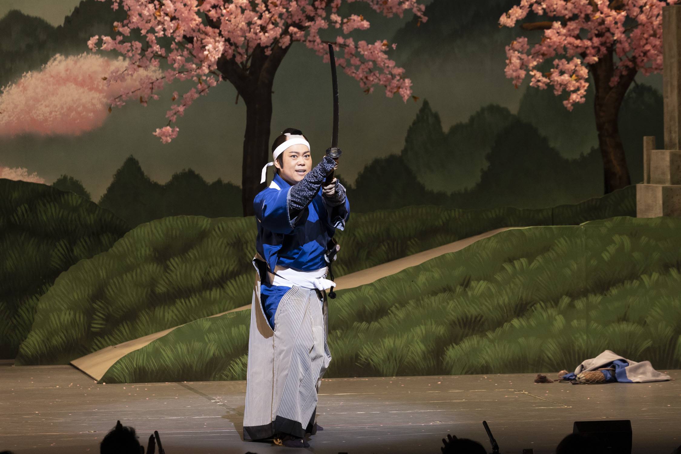 三山ひろし、新歌舞伎座で１５周年記念の特別公演開幕「力を入れすぎて