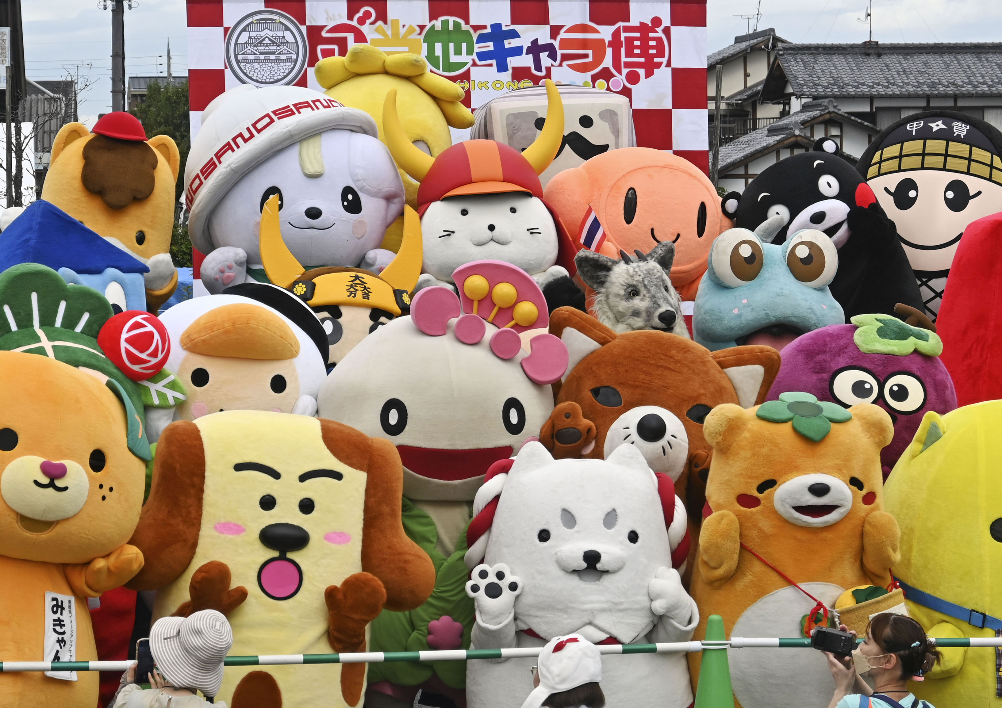 動画】ひこにゃんの滋賀・彦根にゆるキャラ勢ぞろい 地元魅力アピール