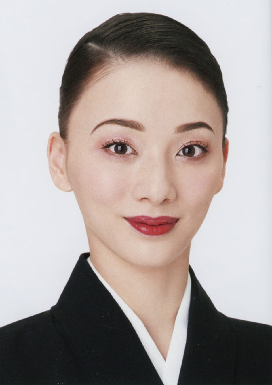 宝塚アカデミア9 / 特集:娘役の新世代、新世代の娘役 / 青弓社 宝塚雪組トップ娘役・夢白あやが退団会見 昨年10月公演の