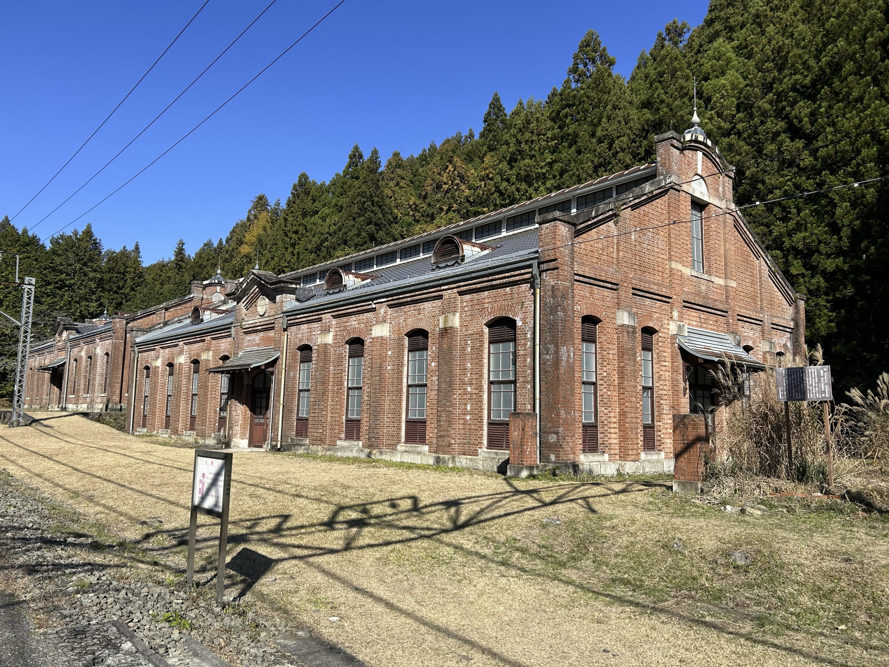 碓氷峠越え、奮闘の歴史を歩く 「アプトの道」に残る美しいレンガ建造