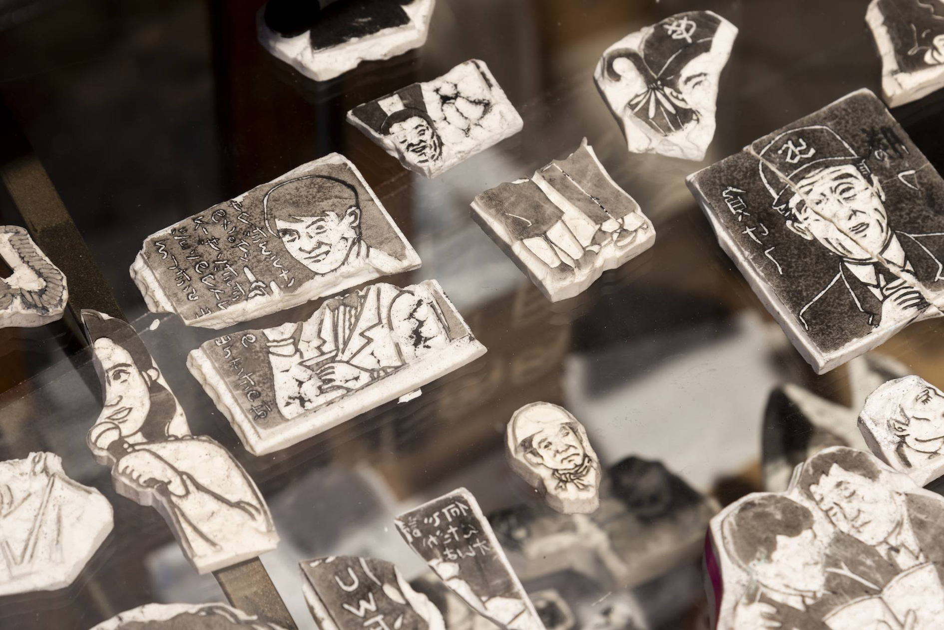 ナンシー関さんの無二の辛口を消さない 劣化進む消しゴム版画を3D