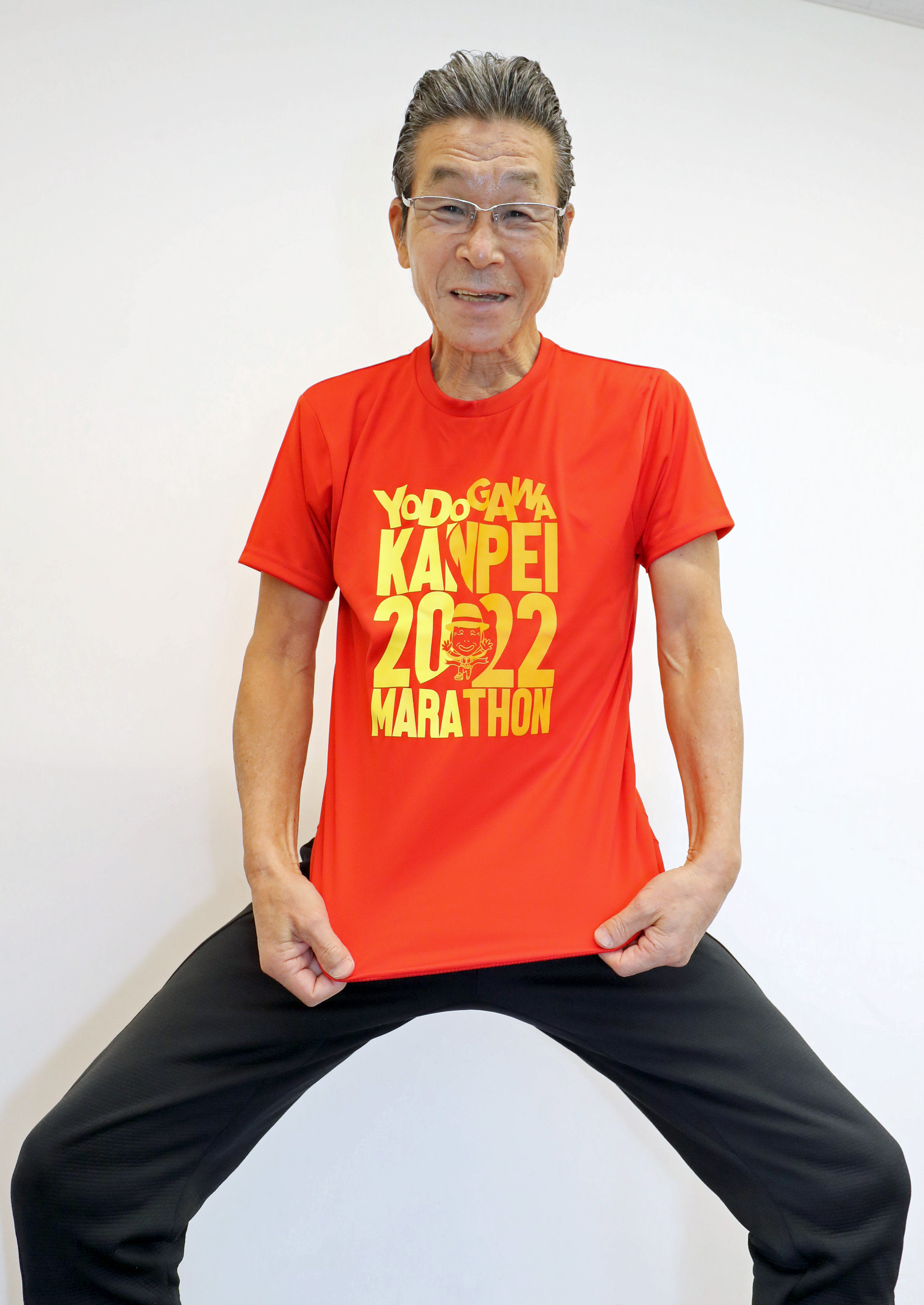 福本愛菜「全員一色になれたら」今年の寛平マラソンＴシャツは赤／淀川