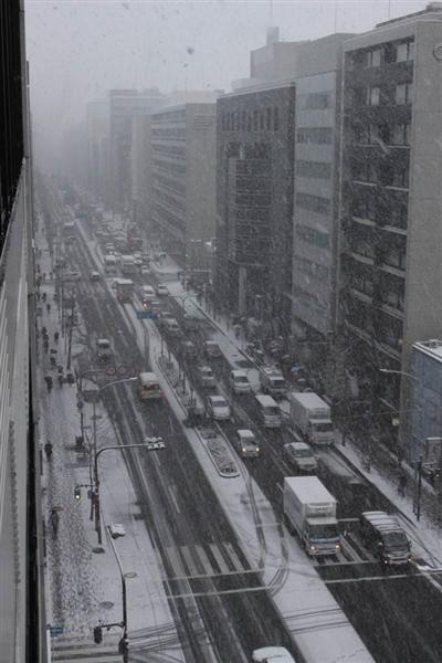 近畿地方でも本格的に積雪 新幹線に遅れも 列島は明日にかけて大荒れの天気に 気象庁が注意呼びかけ 産経ニュース