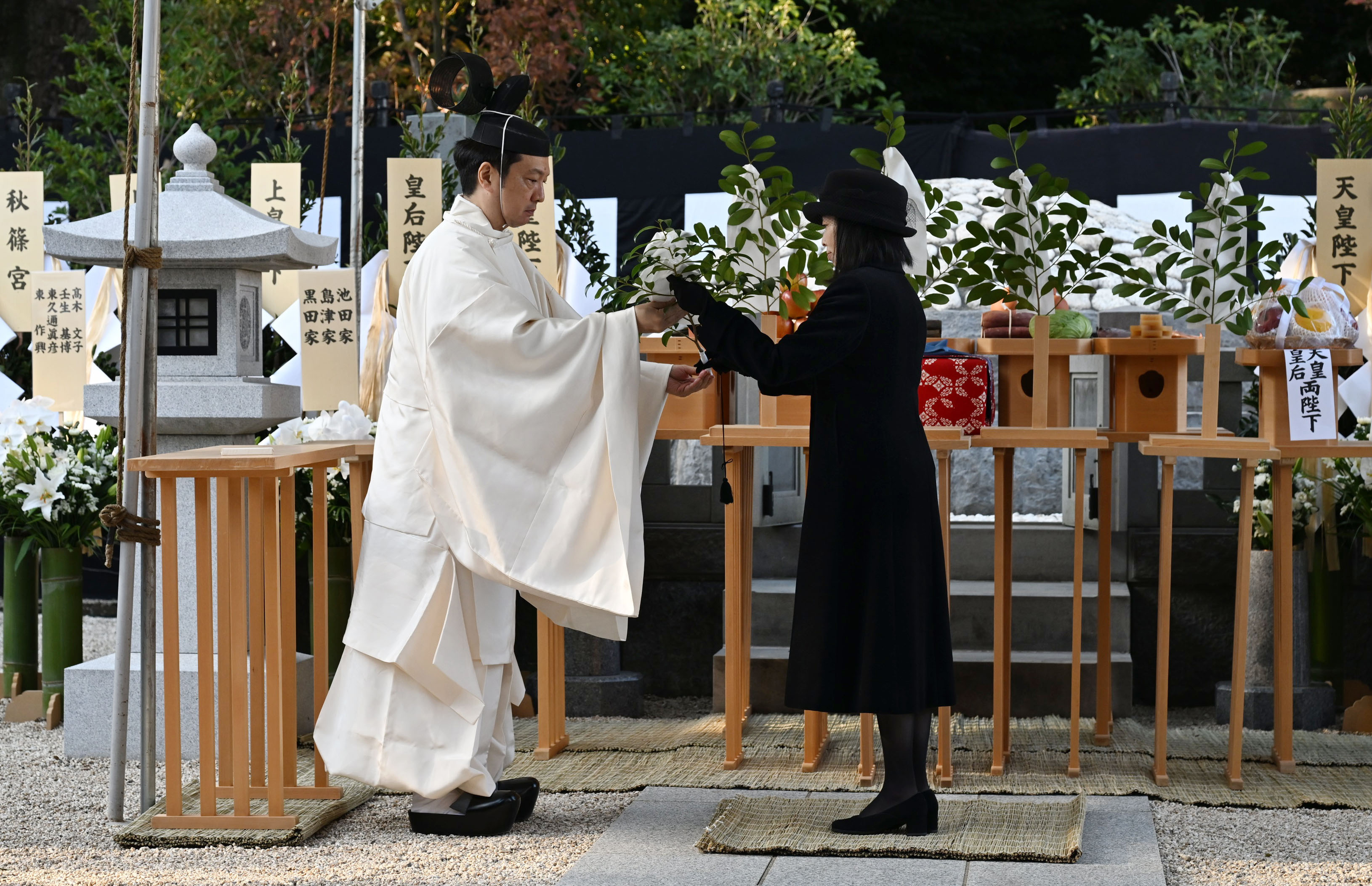 みこさま専用 1月31日ご購入 お取り置き 三笠宮妃百合子さま「墓所一周年祭の儀」営まれる 皇族方が参列、深々