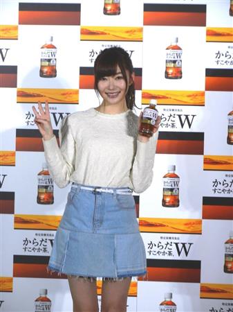 指原莉乃、ミニスカートの衣装で美脚を披露「久しぶりに出して