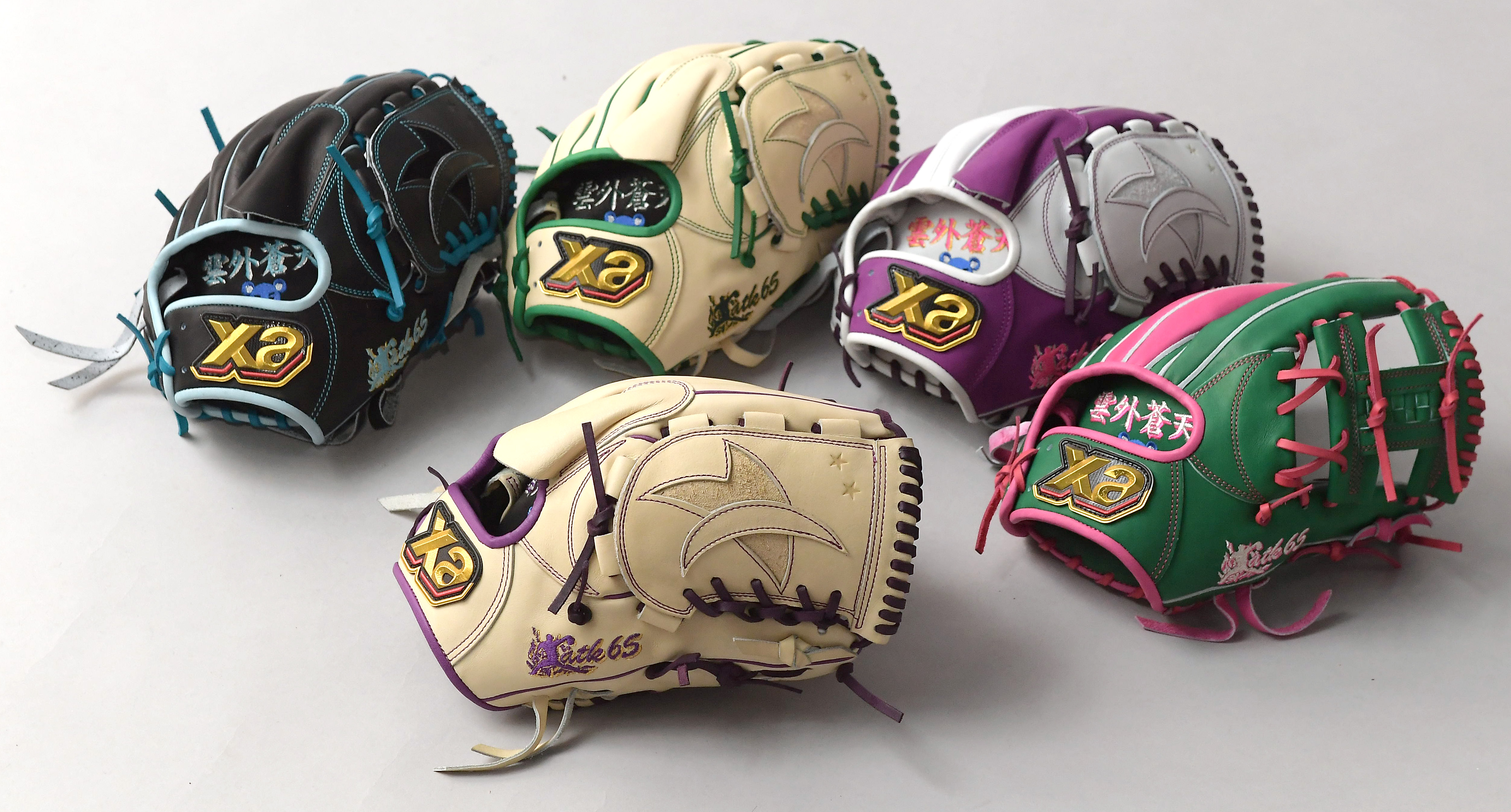 阪神・湯浅京己、華やかな「シャンパンブラウン」色のグラブで来季こそ