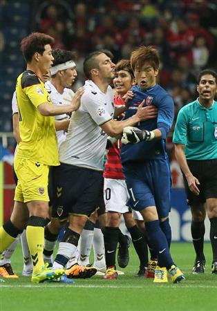 土田晃之 韓国サッカー選手のポイ捨てに苦言 下手な選手ほど 1 2ページ サンスポ