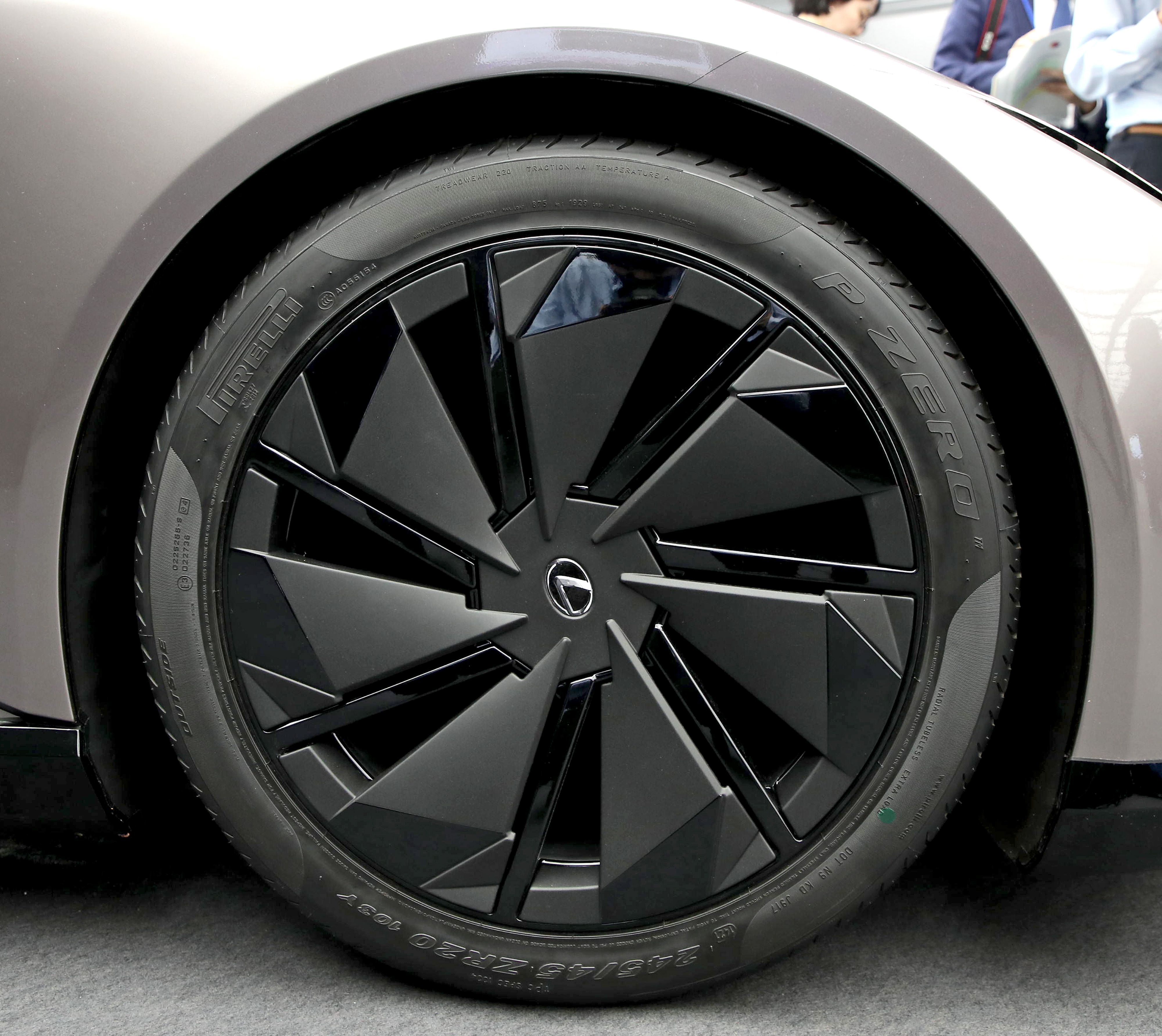 動画】トヨタ、航続距離1000キロの新EV 「レクサスLF－ZC