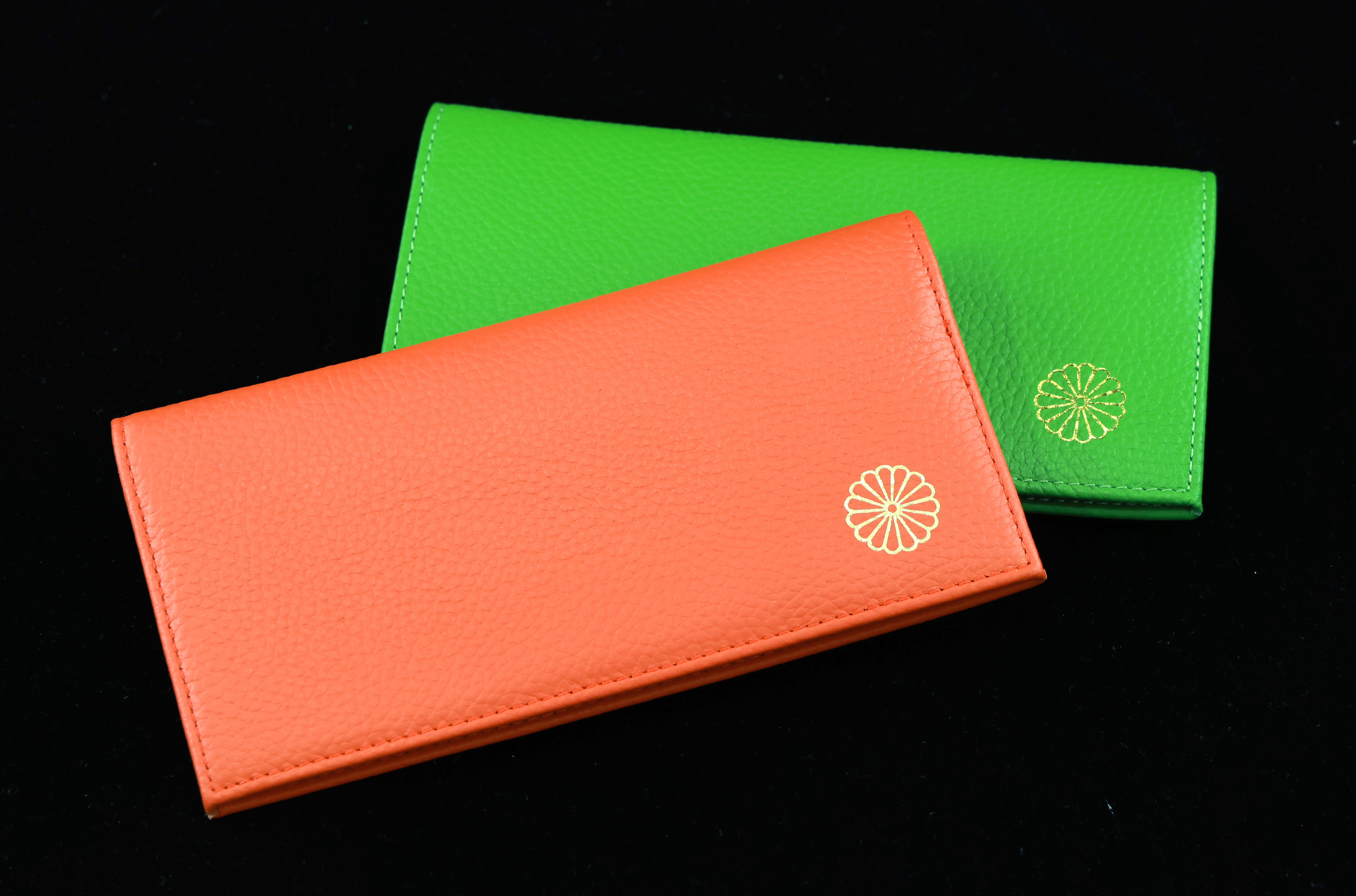 菊紋入り「皇居財布」に長蛇の列 開運効果期待、転売で一時販売中止も