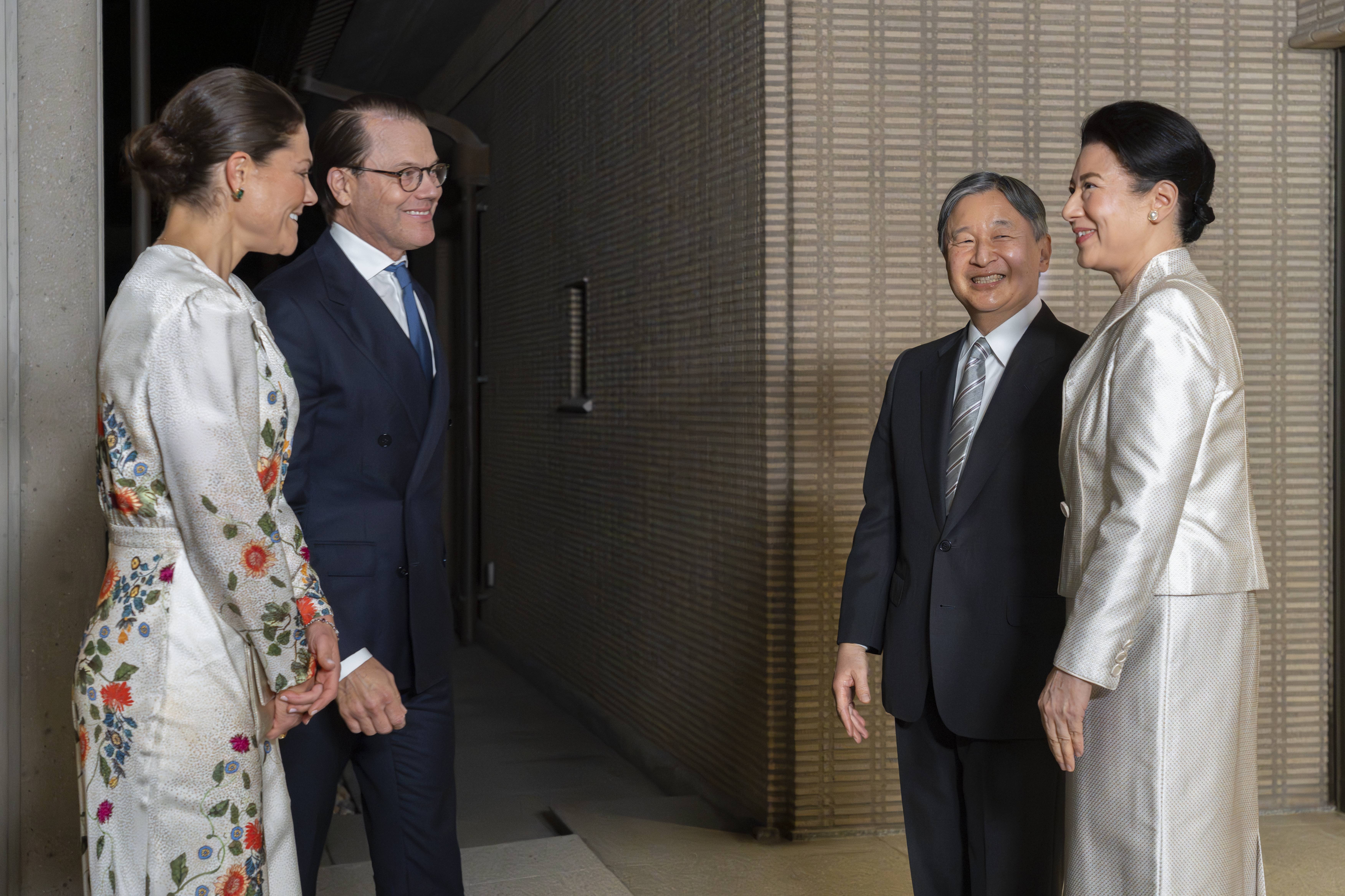 両陛下、来日のスウェーデン皇太子夫妻とご夕餐 秋篠宮ご夫妻は万博