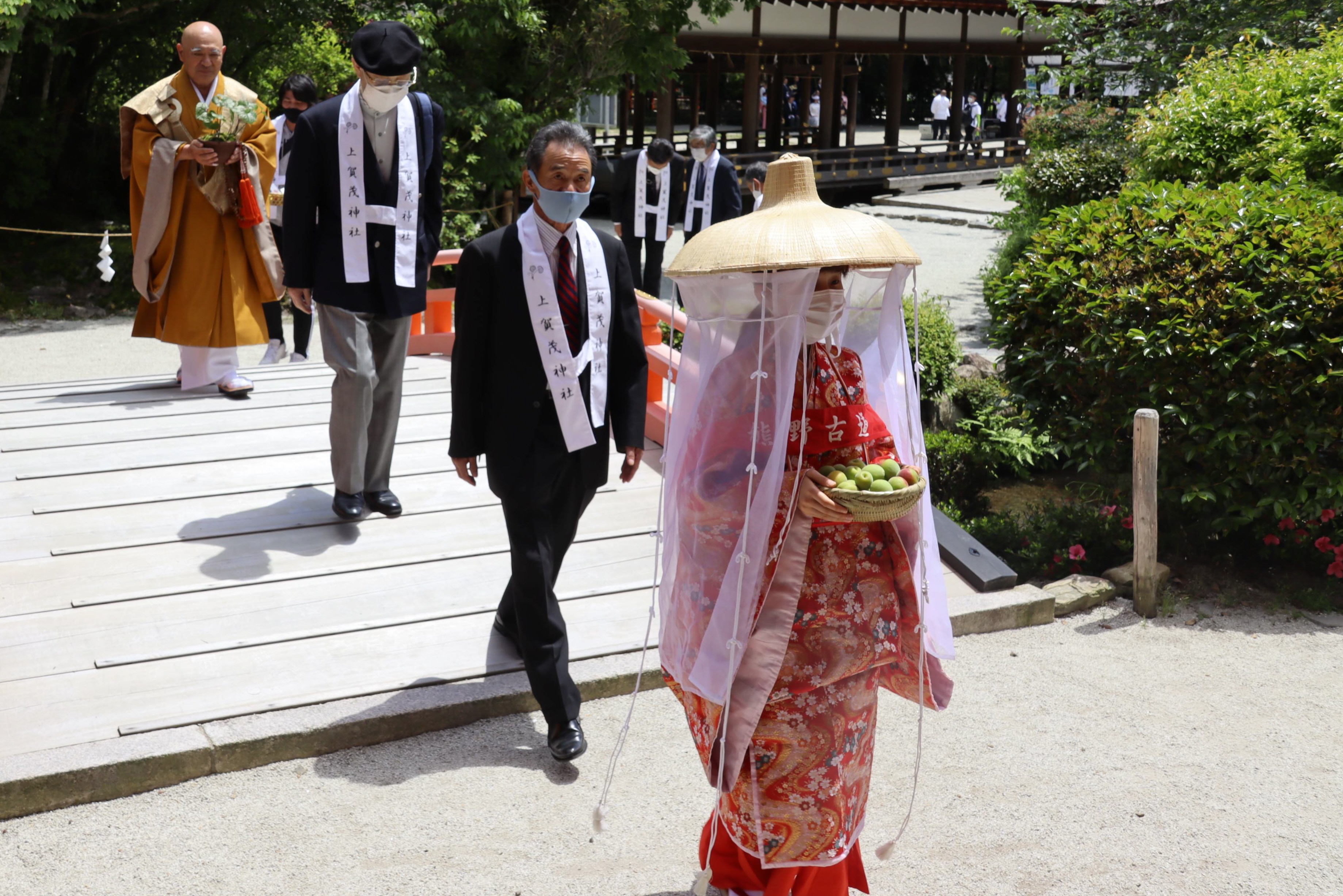 京都の上賀茂 下鴨神社で梅奉納 疫病終息願う 産経ニュース