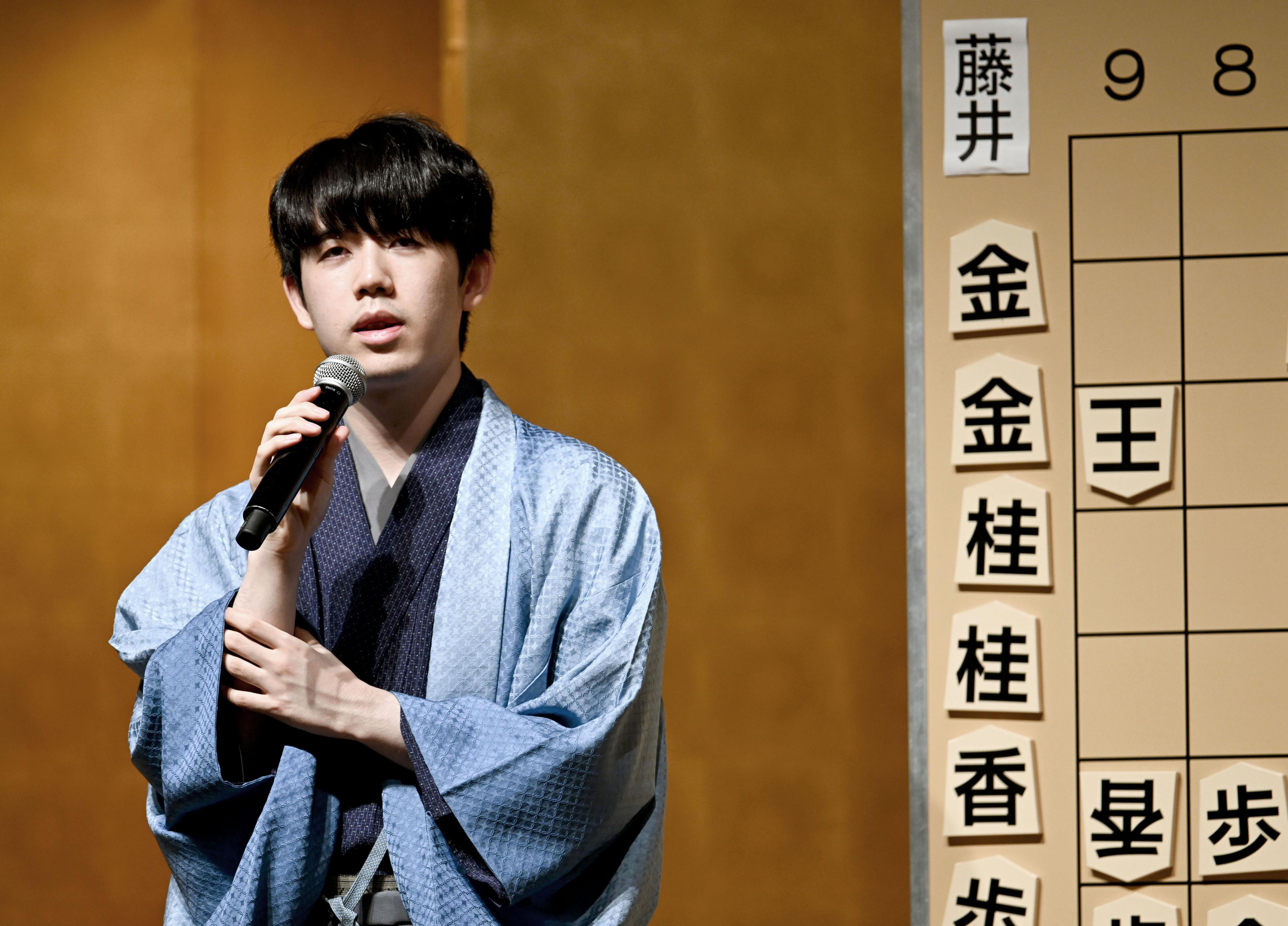 藤井聡太王座が3連勝で初防衛、永瀬拓矢九段を下す 獲得タイトル通算25