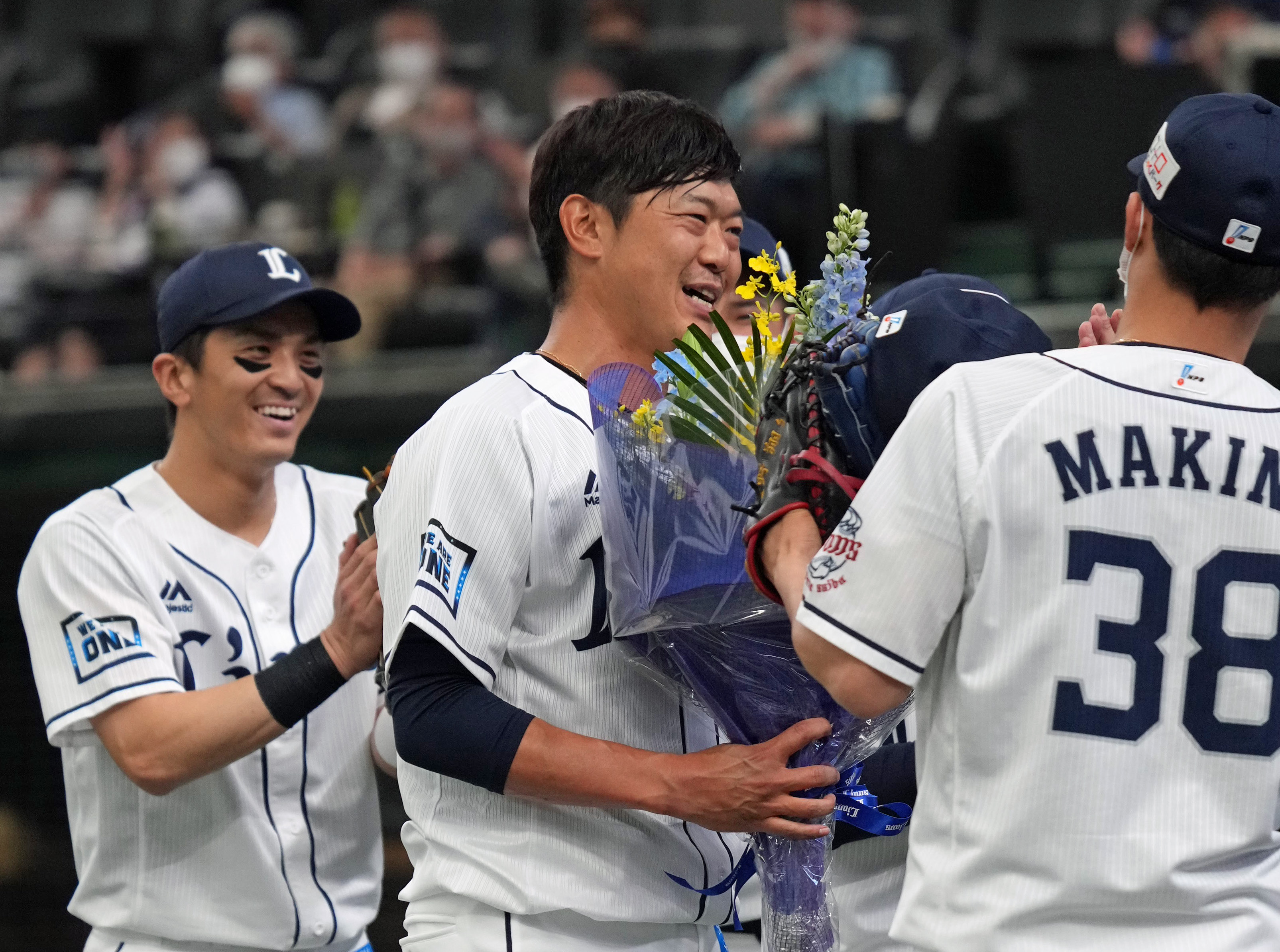 内海哲也選手 引退記念フォトパネル 読売ジャイアンツ 埼玉西武ライオンズ 西武、今季引退の内海哲也メモリアルグッズ販売 巨人ファンも