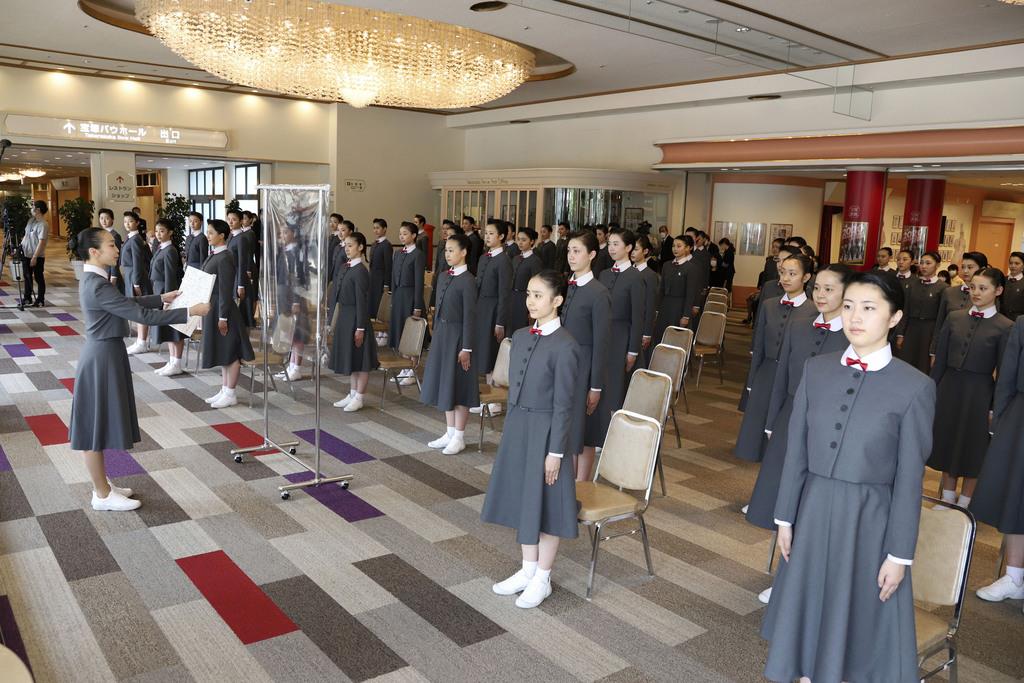 宝塚音楽学校１０８期生入学式 感染防止のため大劇場で実施 産経ニュース