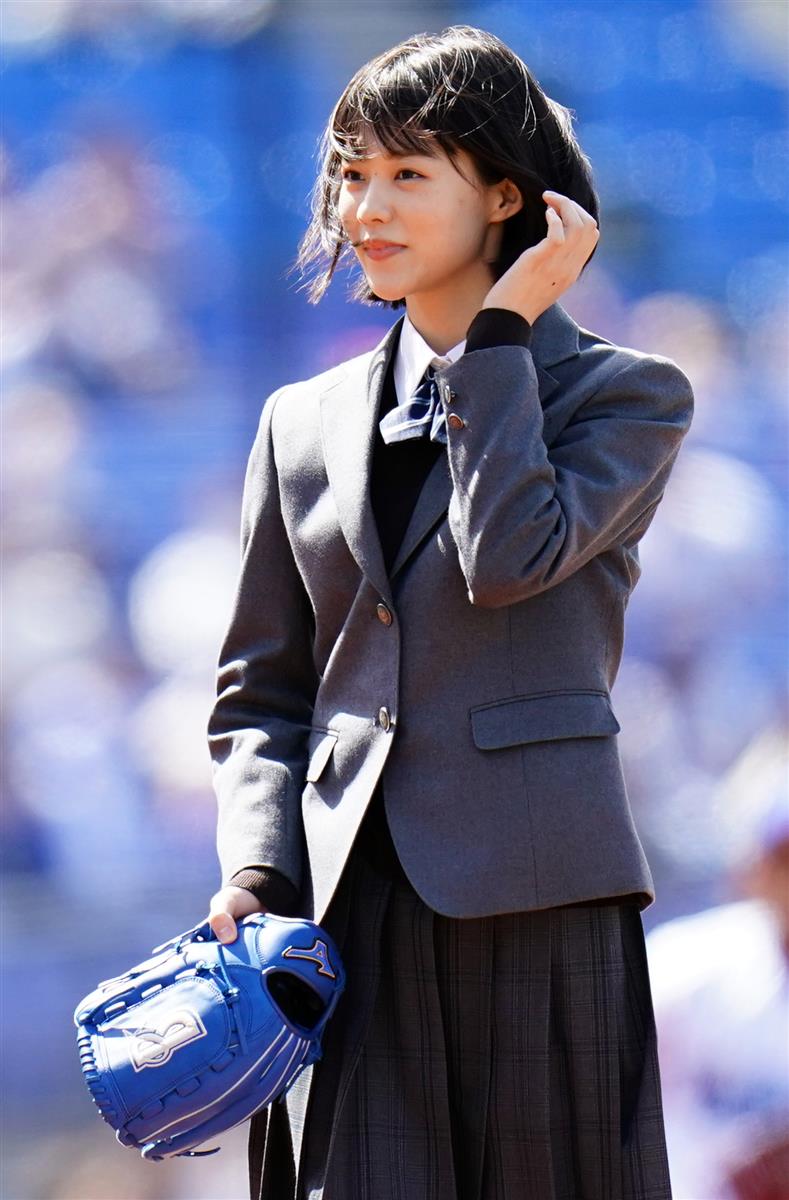 ドラゴン桜 出演女優 志田彩良がｄｅｎａ 巨人で人生初始球式 制服でワンバウンド投球 サンスポ
