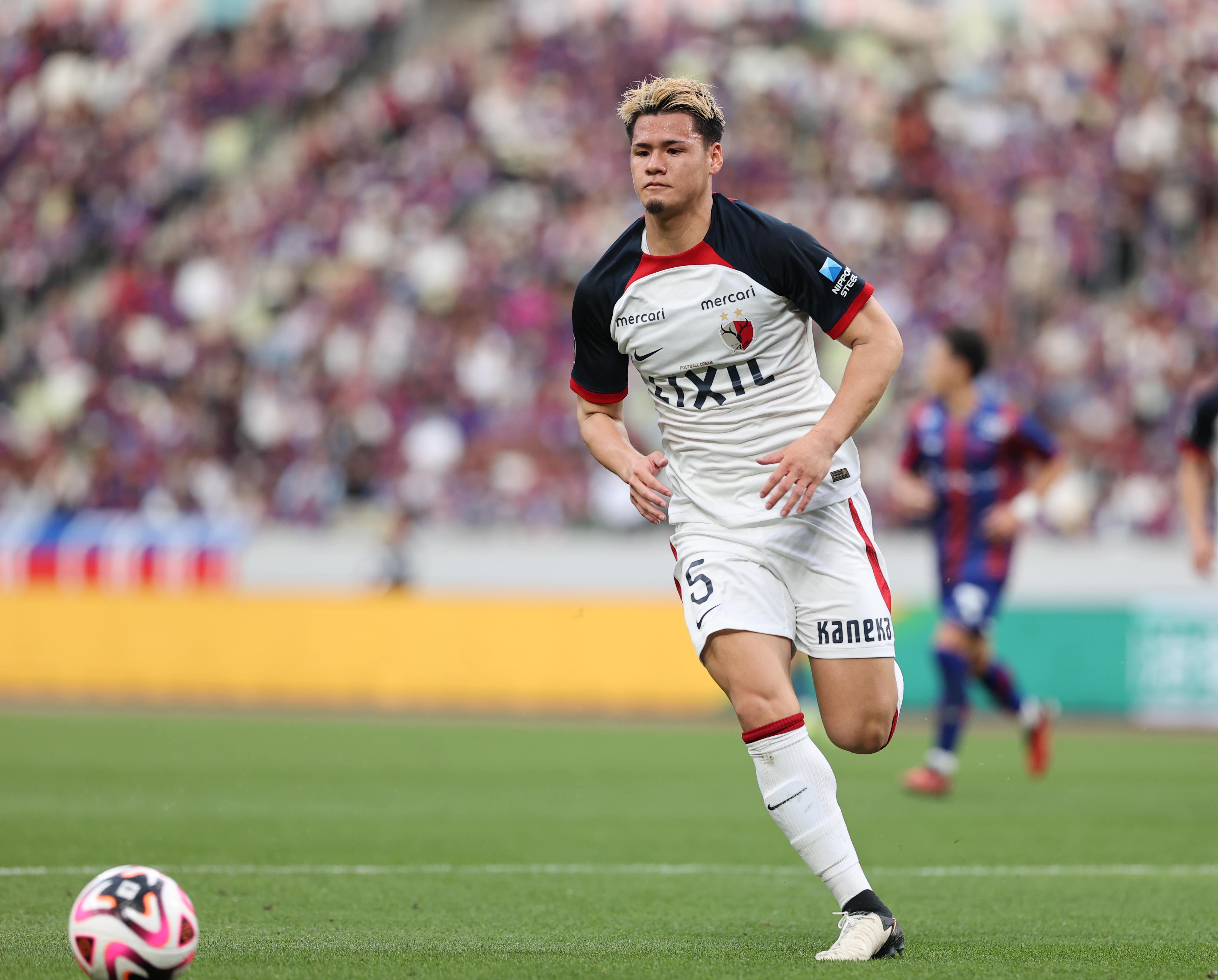 サッカーJ1鹿島のDF関川郁万、左膝複合靱帯損傷 3日の町田戦で負傷