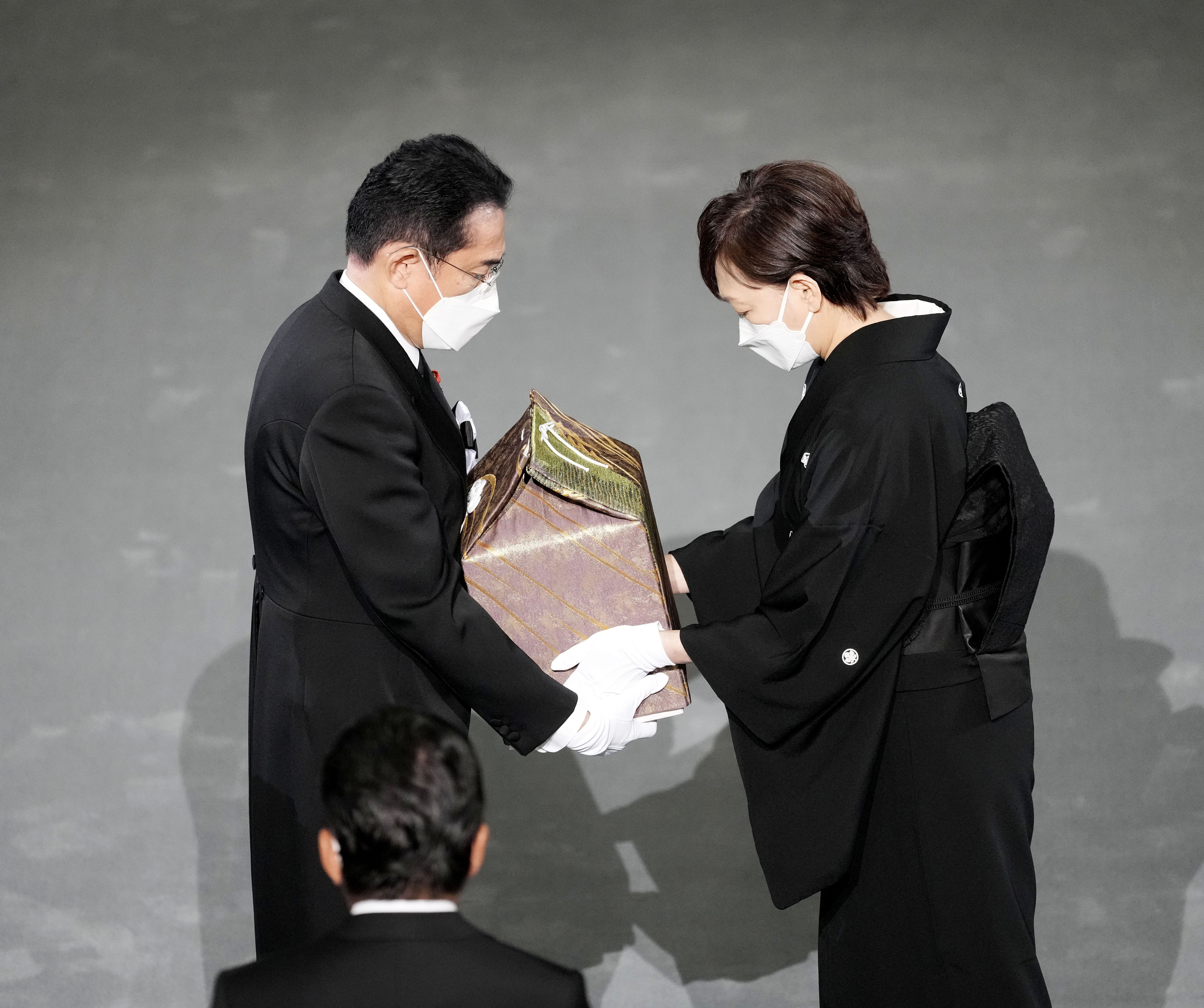 安倍元首相国葬、盟友・菅氏の弔辞に昭恵さんも涙「あなたという人が