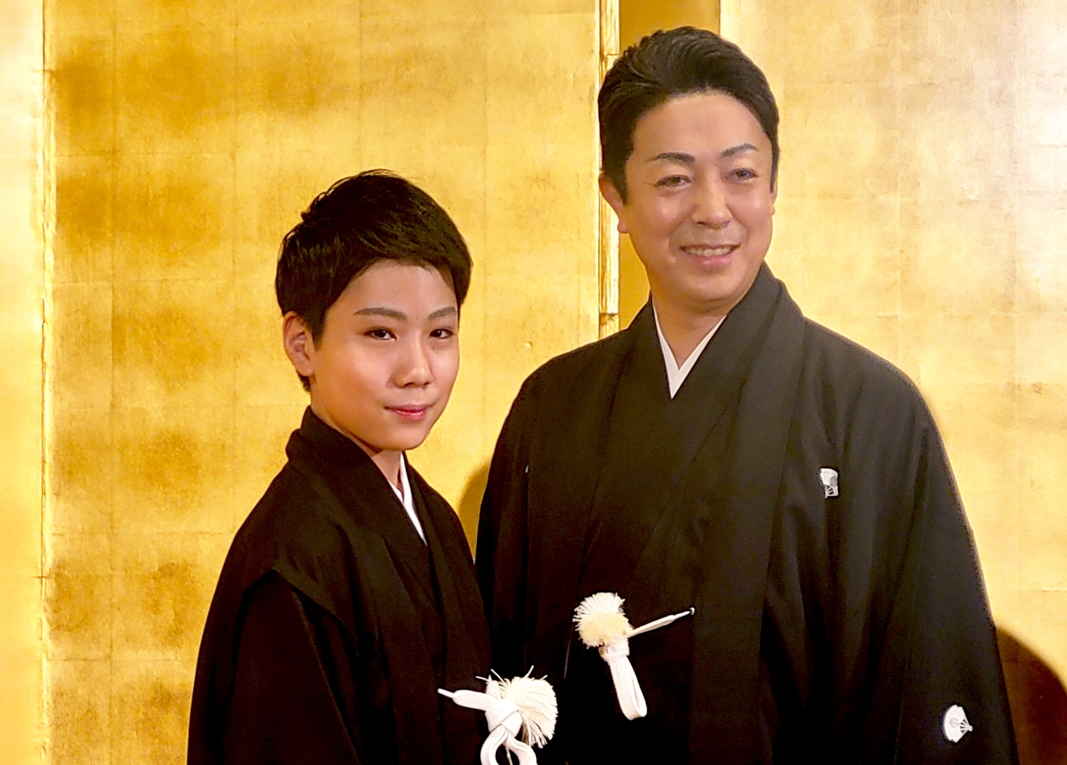 【八代目尾上菊五郎、六代目尾上菊之助襲名披露】『京鹿子娘道成寺』　撒き手拭い 尾上菊之助、襲名披露公演で坂東玉三郎・尾上丑之助と3人での「京鹿子