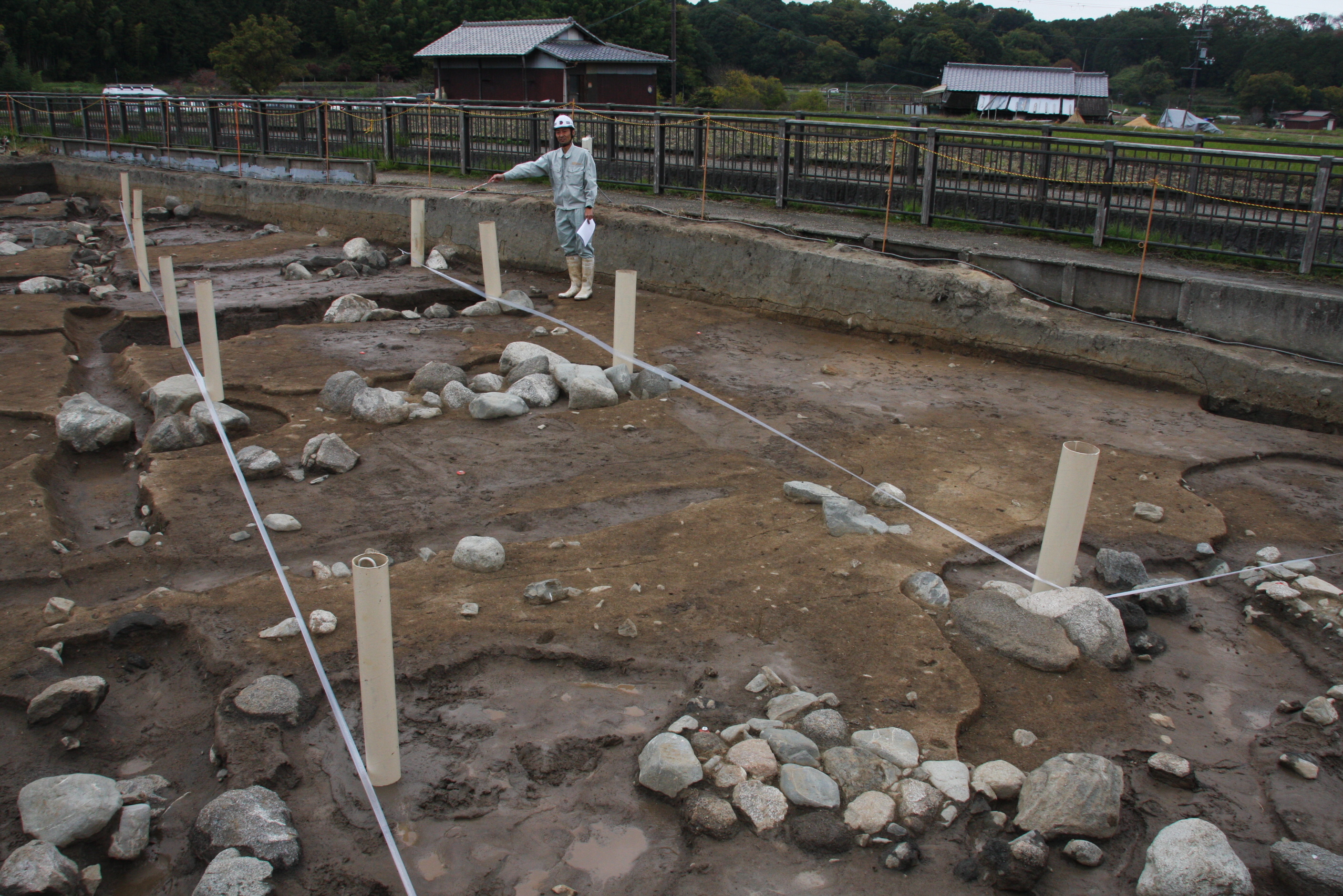 飛鳥宮跡の最大建物跡、天武天皇の「御窟殿」か 病気平癒を祈った場と
